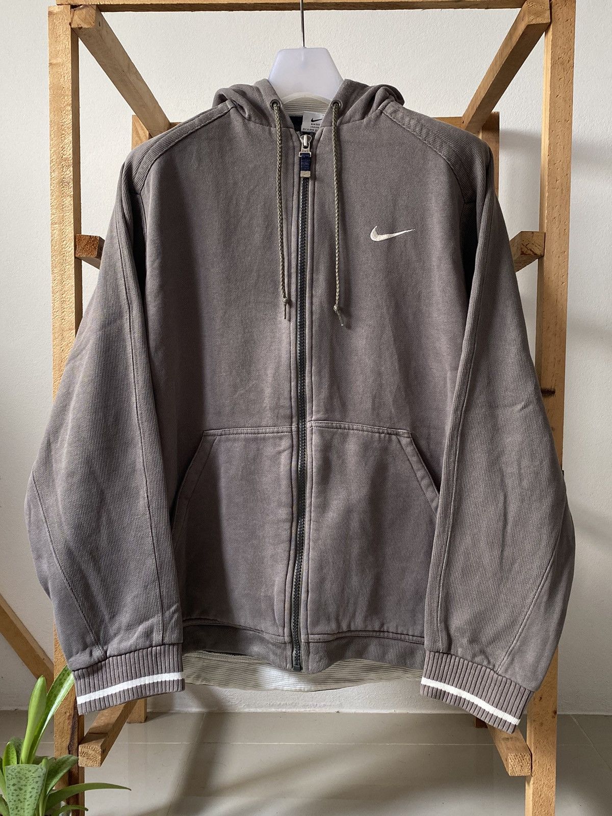 Vintage 90’s Nike Spell Out Zip-Up Hoodie