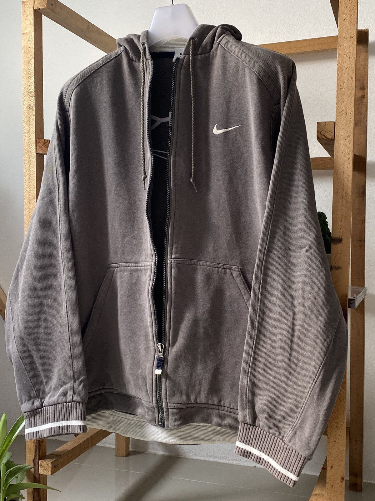 Vintage 90’s Nike Spell Out Zip-Up Hoodie