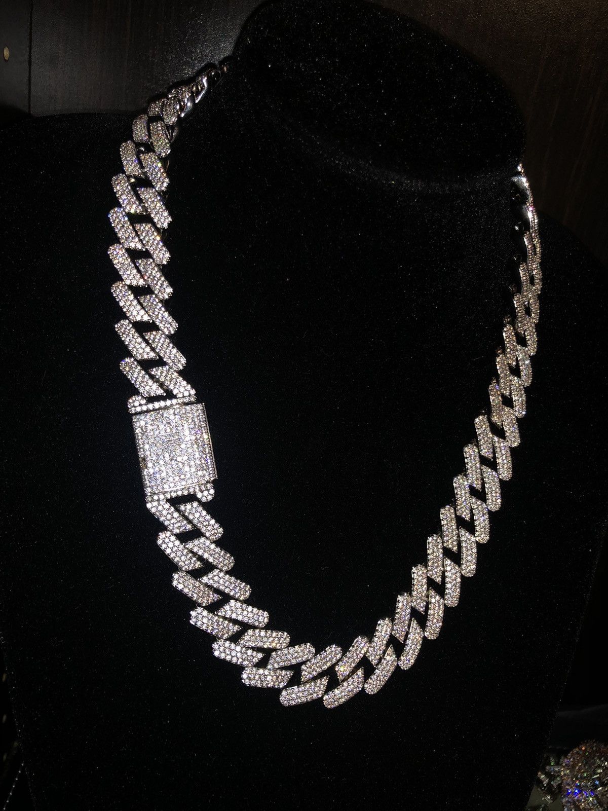 Other Missing Diamond Cuban Chain 18” Discounted Cuban Necklace Size ONE SIZE - 1 Thumbnail