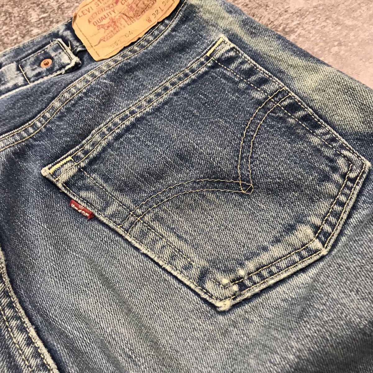 Levi's Vintage Levis 551 Made in U.K Jeans Size US 32 / EU 48 - 23 Thumbnail