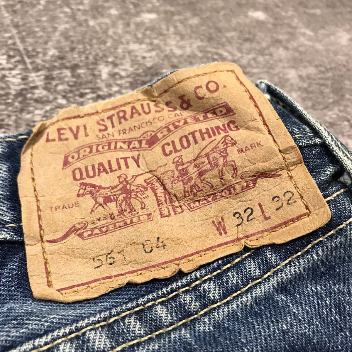 Levi's Vintage Levis 551 Made in U.K Jeans Size US 32 / EU 48 - 21 Thumbnail