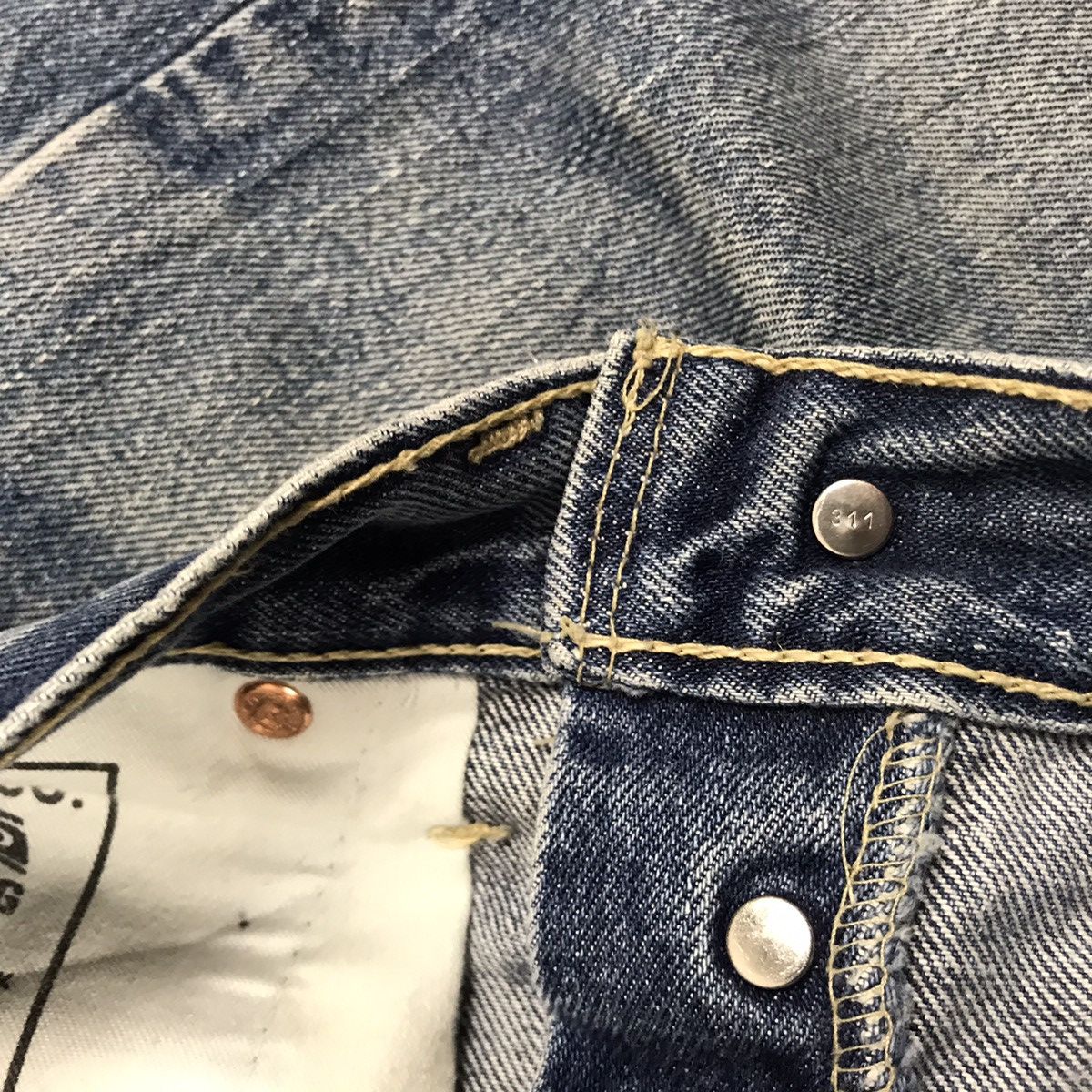Levi's Vintage Levis 551 Made in U.K Jeans Size US 32 / EU 48 - 12 Thumbnail
