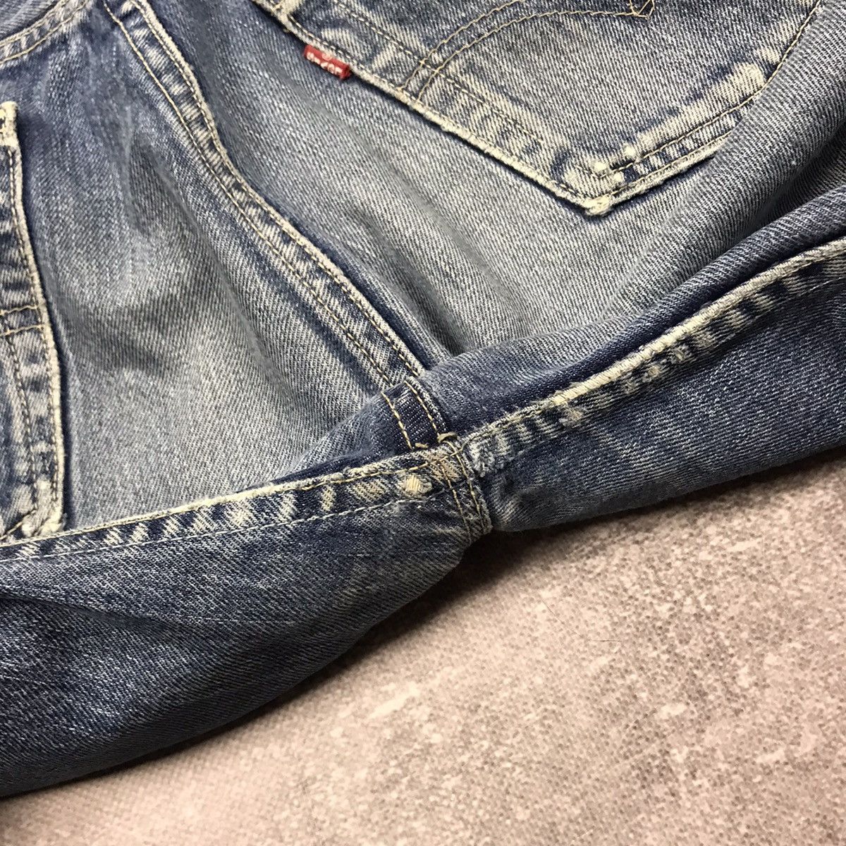 Levi's Vintage Levis 551 Made in U.K Jeans Size US 32 / EU 48 - 24 Thumbnail