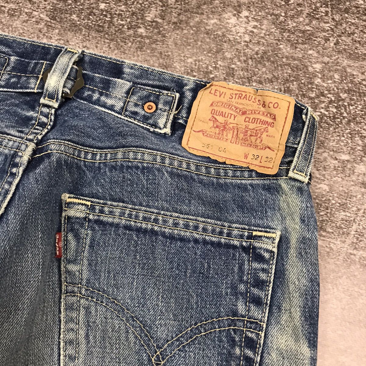 Levi's Vintage Levis 551 Made in U.K Jeans Size US 32 / EU 48 - 16 Thumbnail