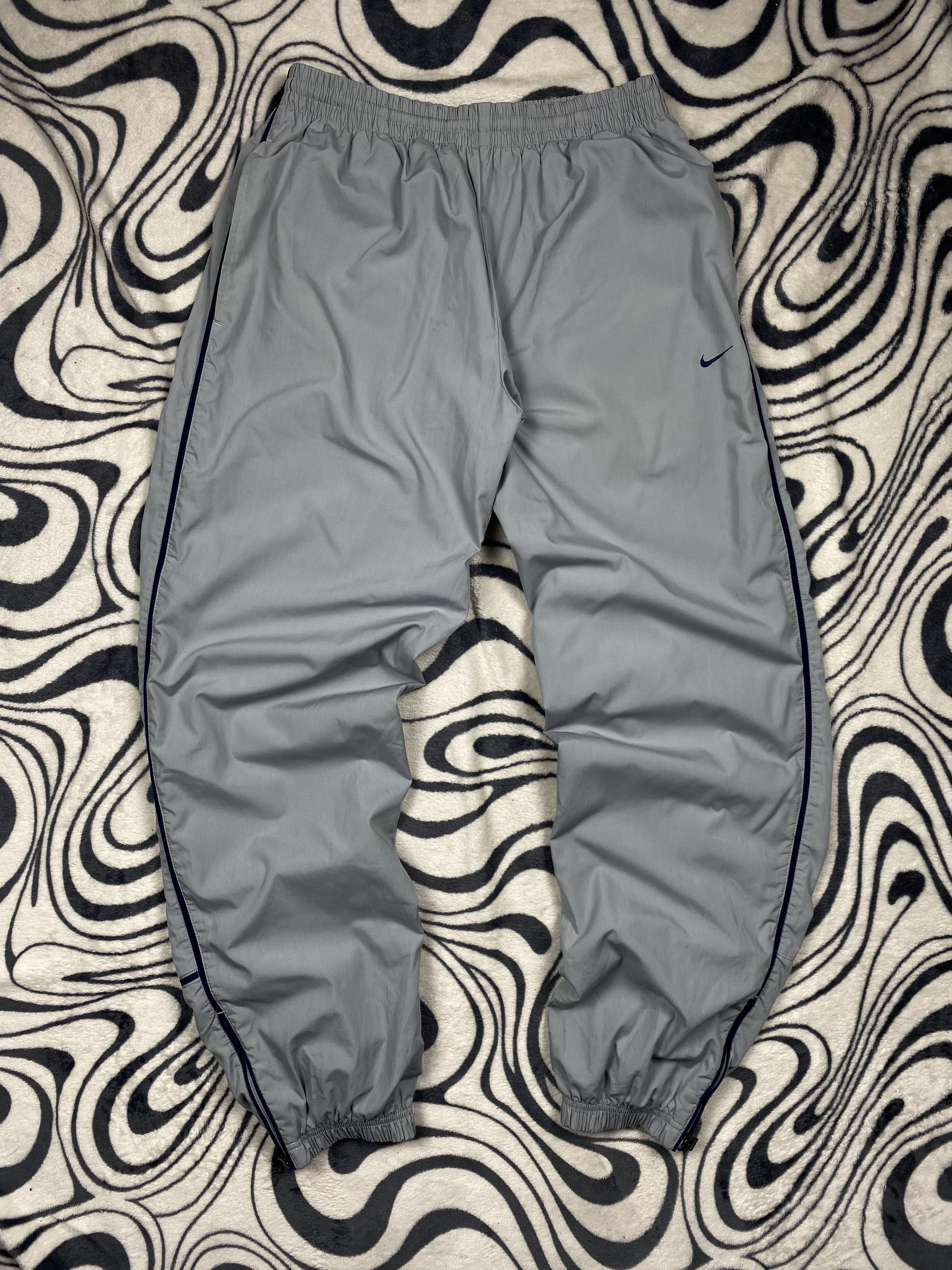 Nike Vintage Nike Mens Nylon Pants Y2K Size US 34 / EU 50 - 1 Thumbnail