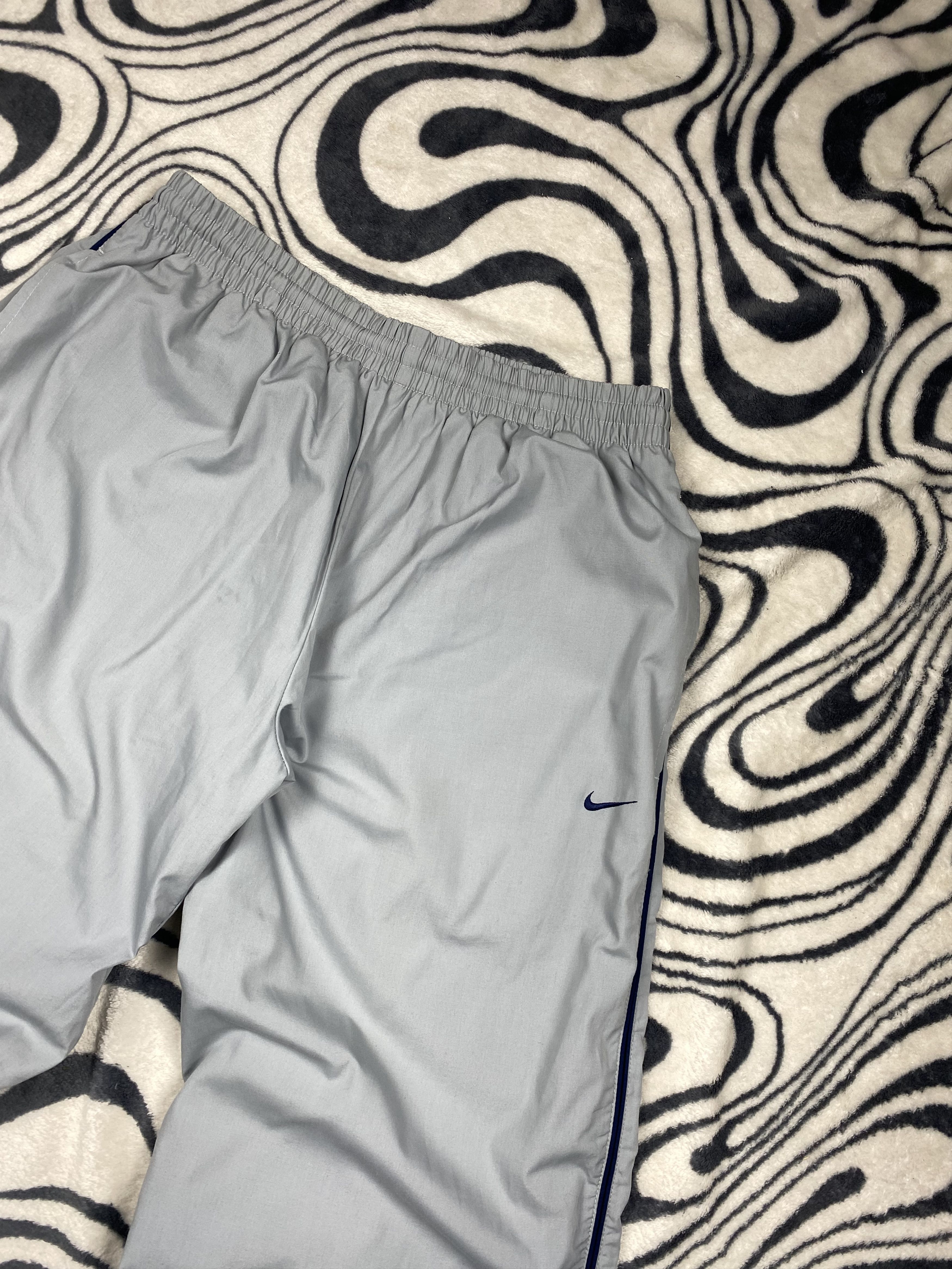 Nike Vintage Nike Mens Nylon Pants Y2K Size US 34 / EU 50 - 2 Thumbnail
