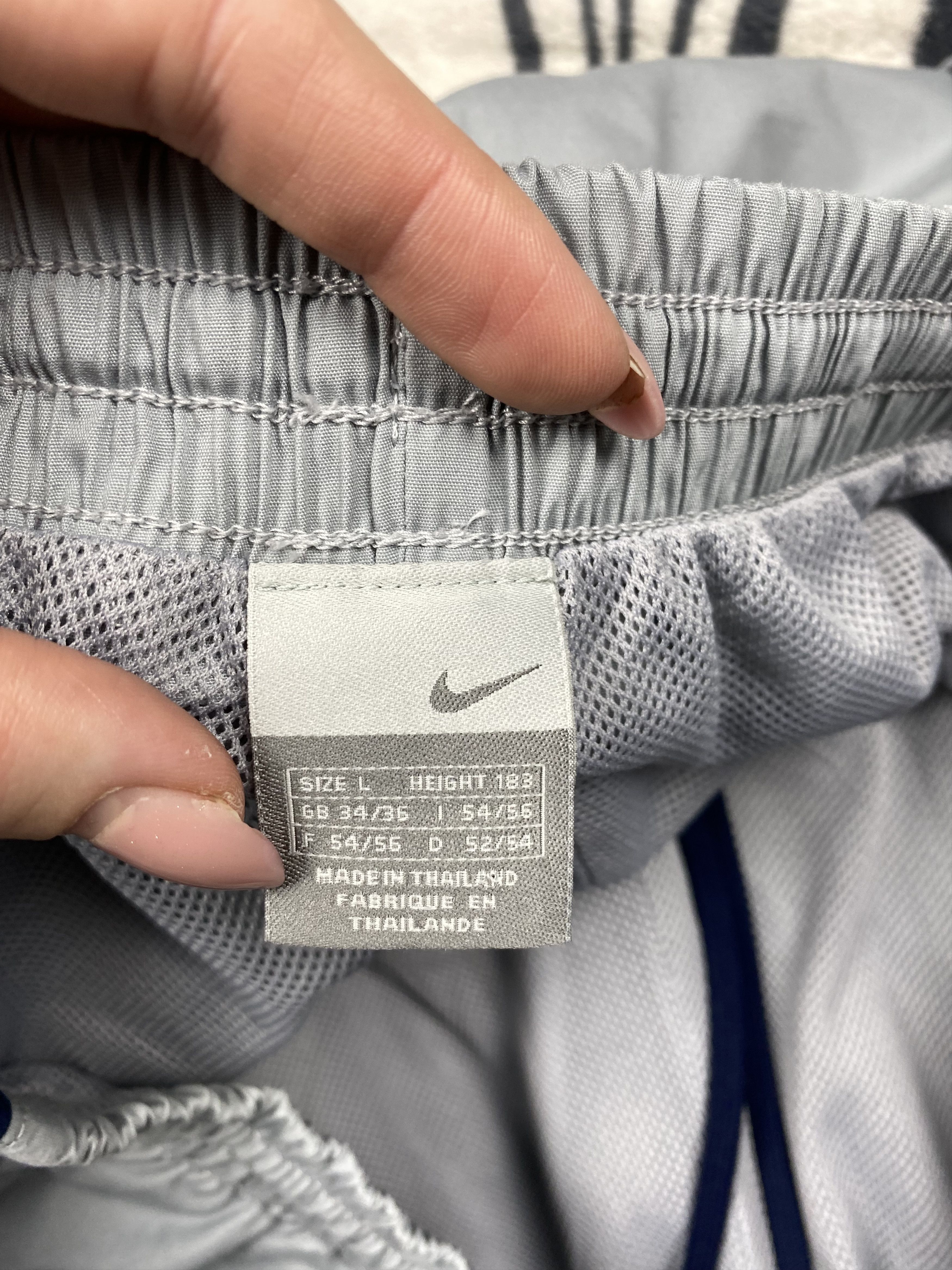 Nike Vintage Nike Mens Nylon Pants Y2K Size US 34 / EU 50 - 5 Thumbnail