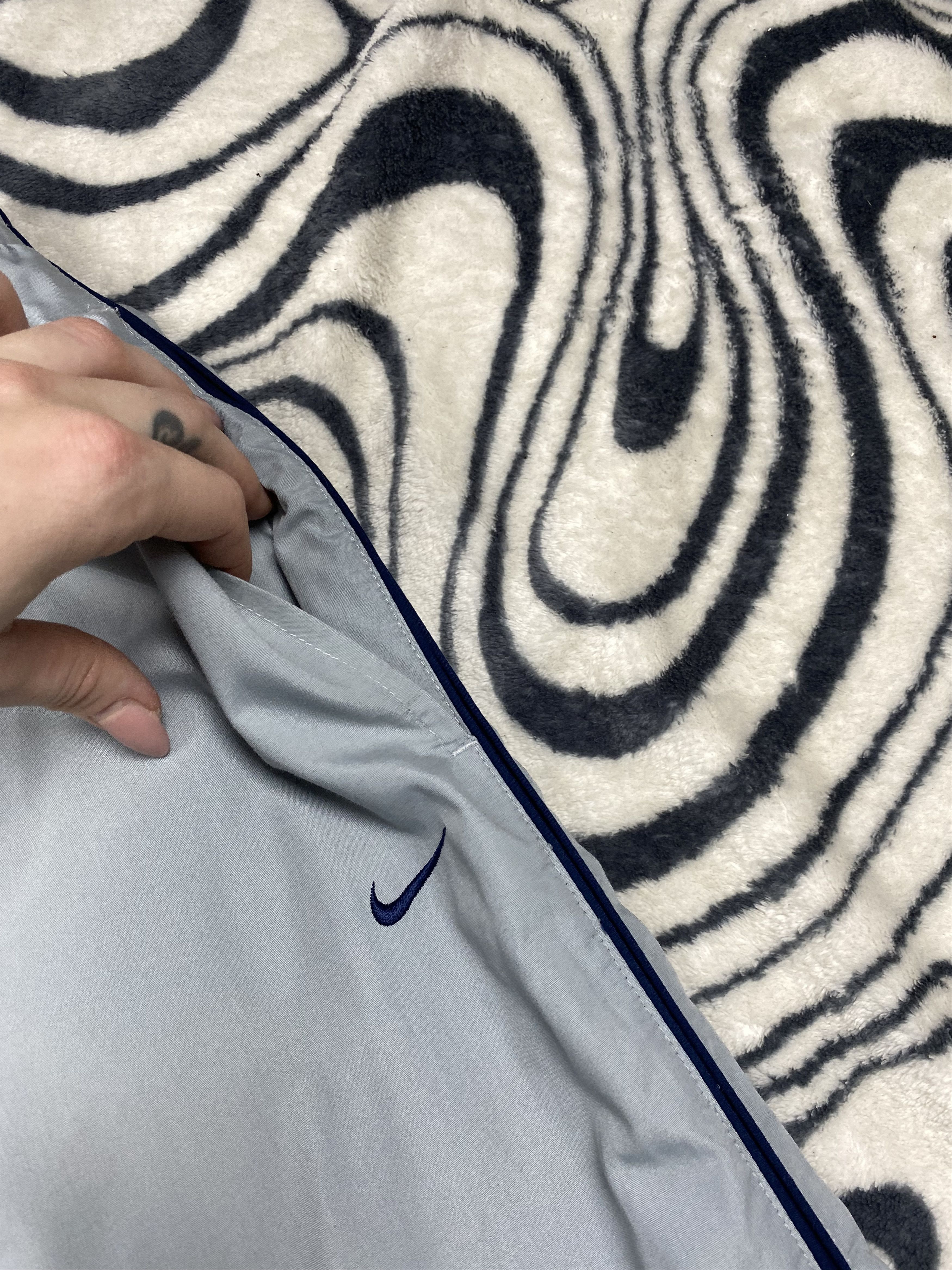 Nike Vintage Nike Mens Nylon Pants Y2K Size US 34 / EU 50 - 3 Thumbnail