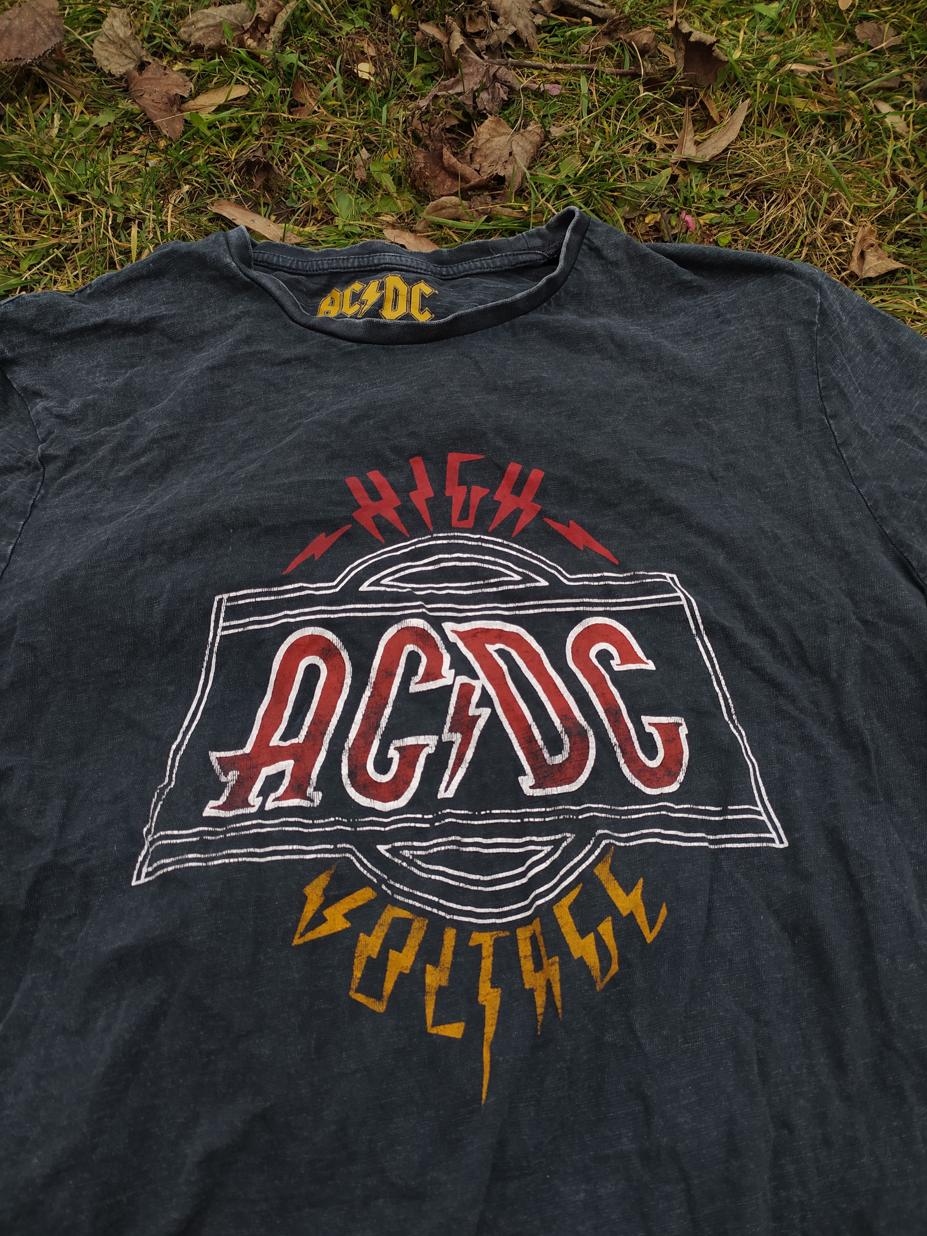 Band Tees × Vintage Vintage Y2K Faded AC/DC High Voltage Band Tee Size US M / EU 48-50 / 2 - 4 Thumbnail