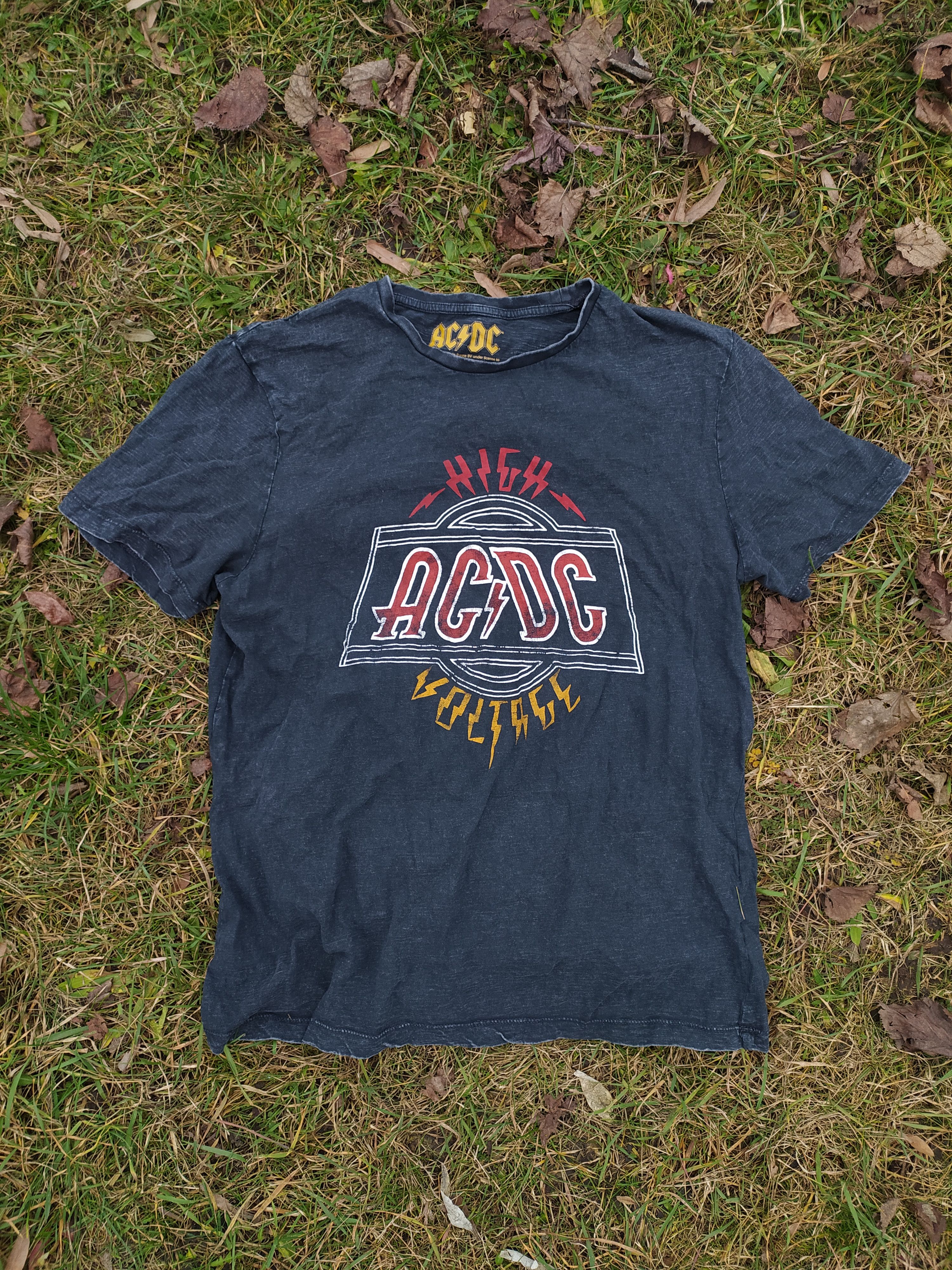 Band Tees × Vintage Vintage Y2K Faded AC/DC High Voltage Band Tee Size US M / EU 48-50 / 2 - 1 Thumbnail