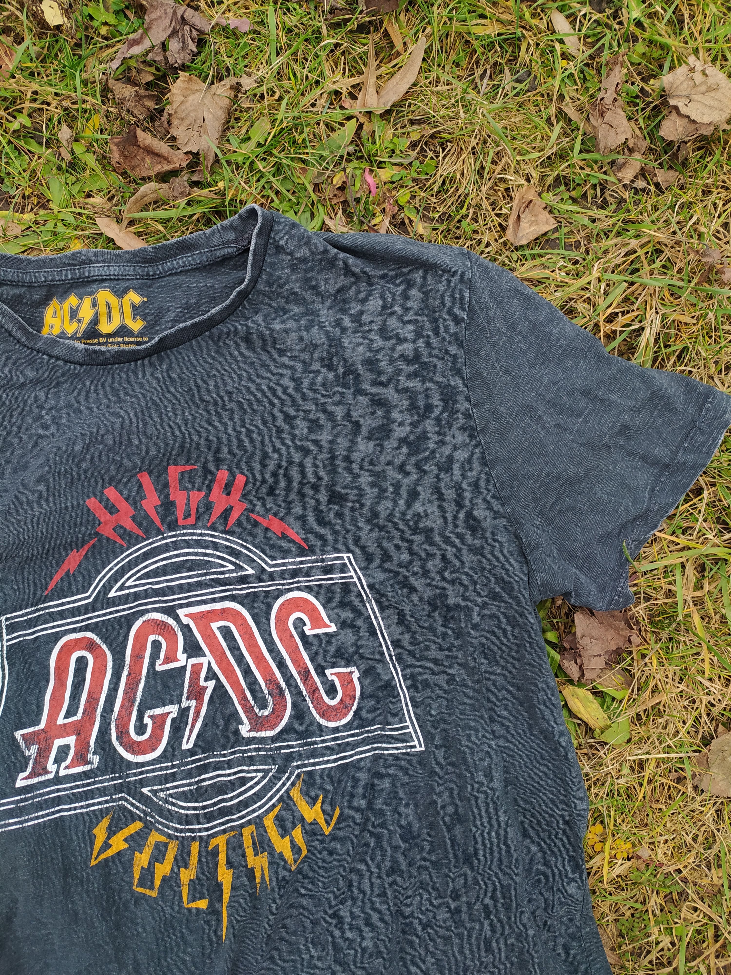 Band Tees × Vintage Vintage Y2K Faded AC/DC High Voltage Band Tee Size US M / EU 48-50 / 2 - 3 Thumbnail