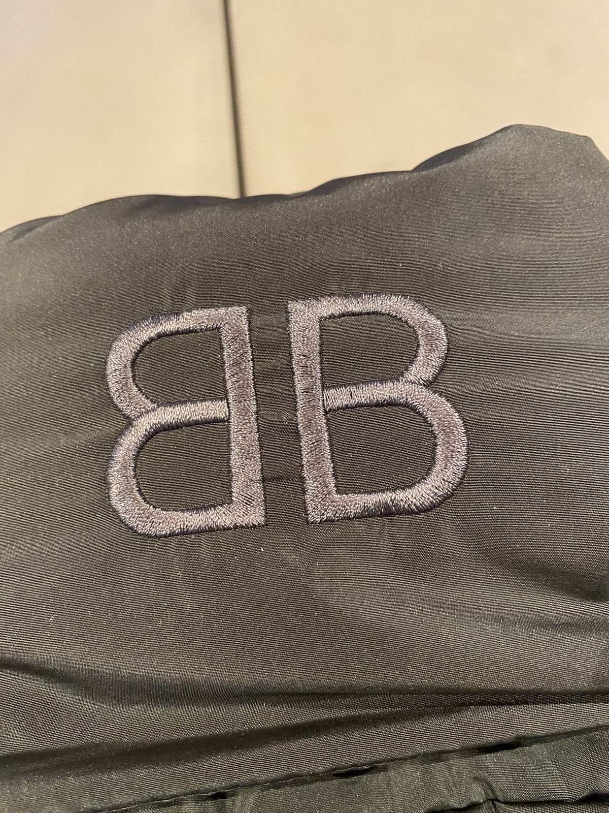 Balenciaga Balenciaga embroidered logo puffer jacket Size US M / EU 48-50 / 2 - 8 Thumbnail