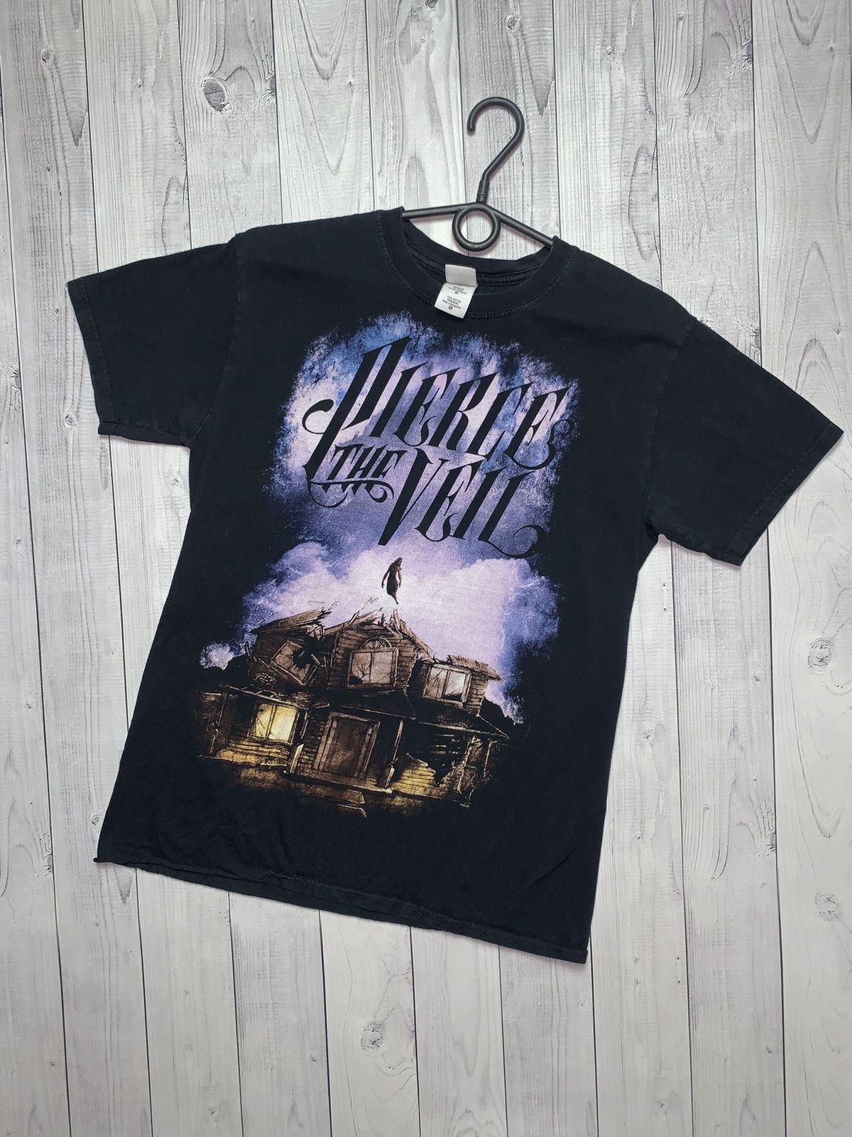 Vintage Rock tee Pierce the veil Band tee size M big logo