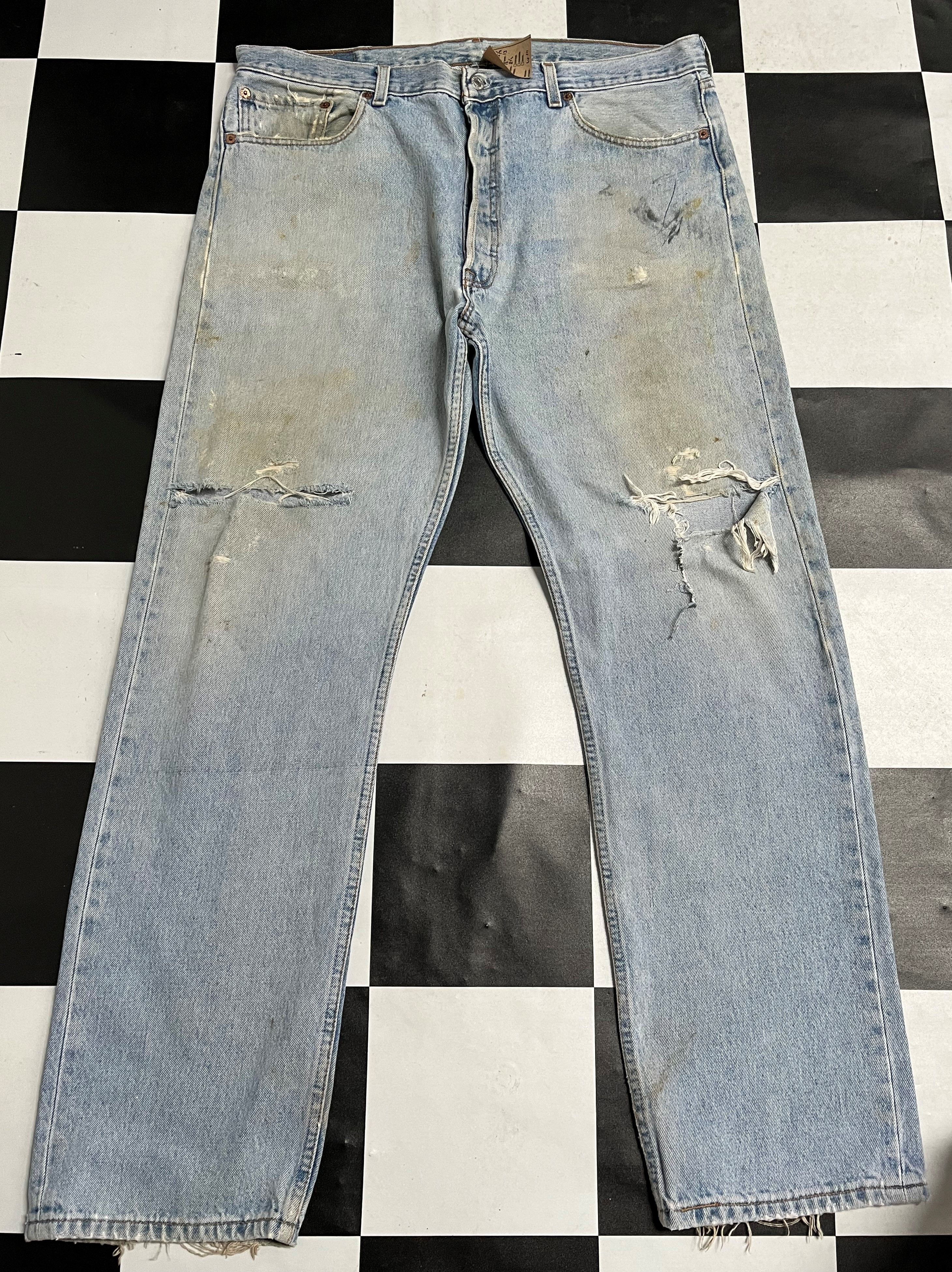 Vintage 90's Levis 501 Distressed Jeans L111