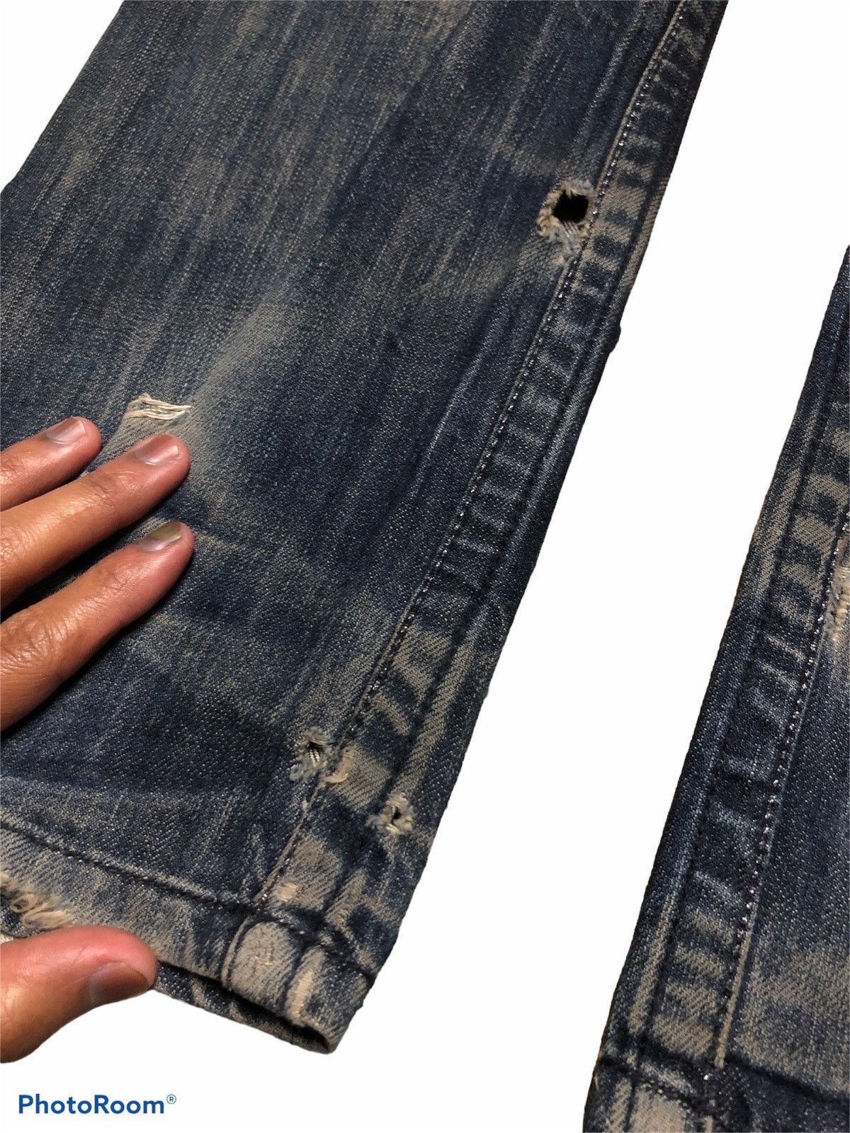 Hypebeast STUDDED ZIPPER DISTRESSED DENIM BY PASTA DENIM Size US 31 - 4 Thumbnail