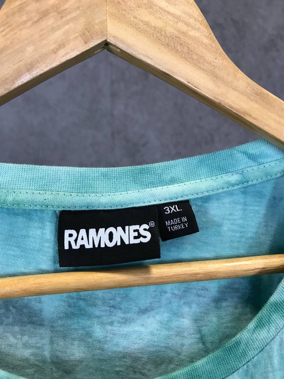 Band Tees Ramones skull rock overprinted band tee Size US XXL / EU 58 / 5 - 3 Thumbnail