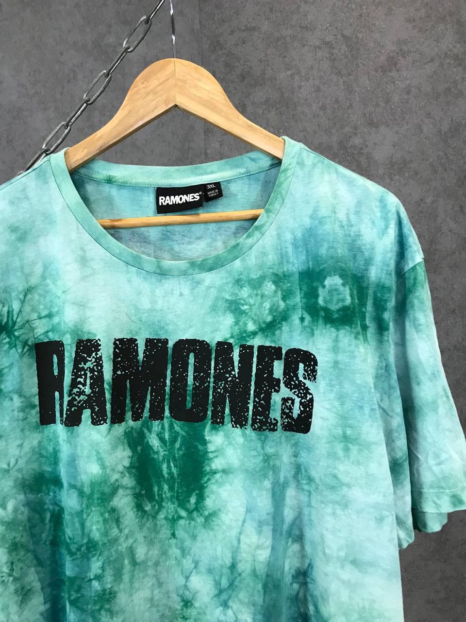 Band Tees Ramones skull rock overprinted band tee Size US XXL / EU 58 / 5 - 2 Thumbnail