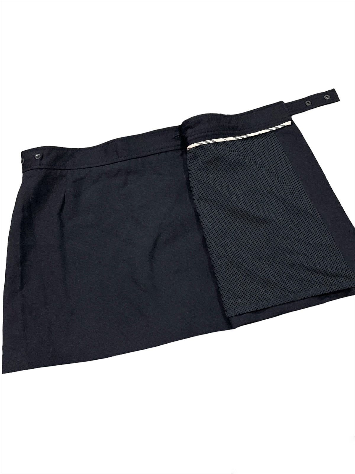 Burberry Burberry London Made In Italy Black Mini Skirts Size 32" / US 10 / IT 46 - 1 Thumbnail