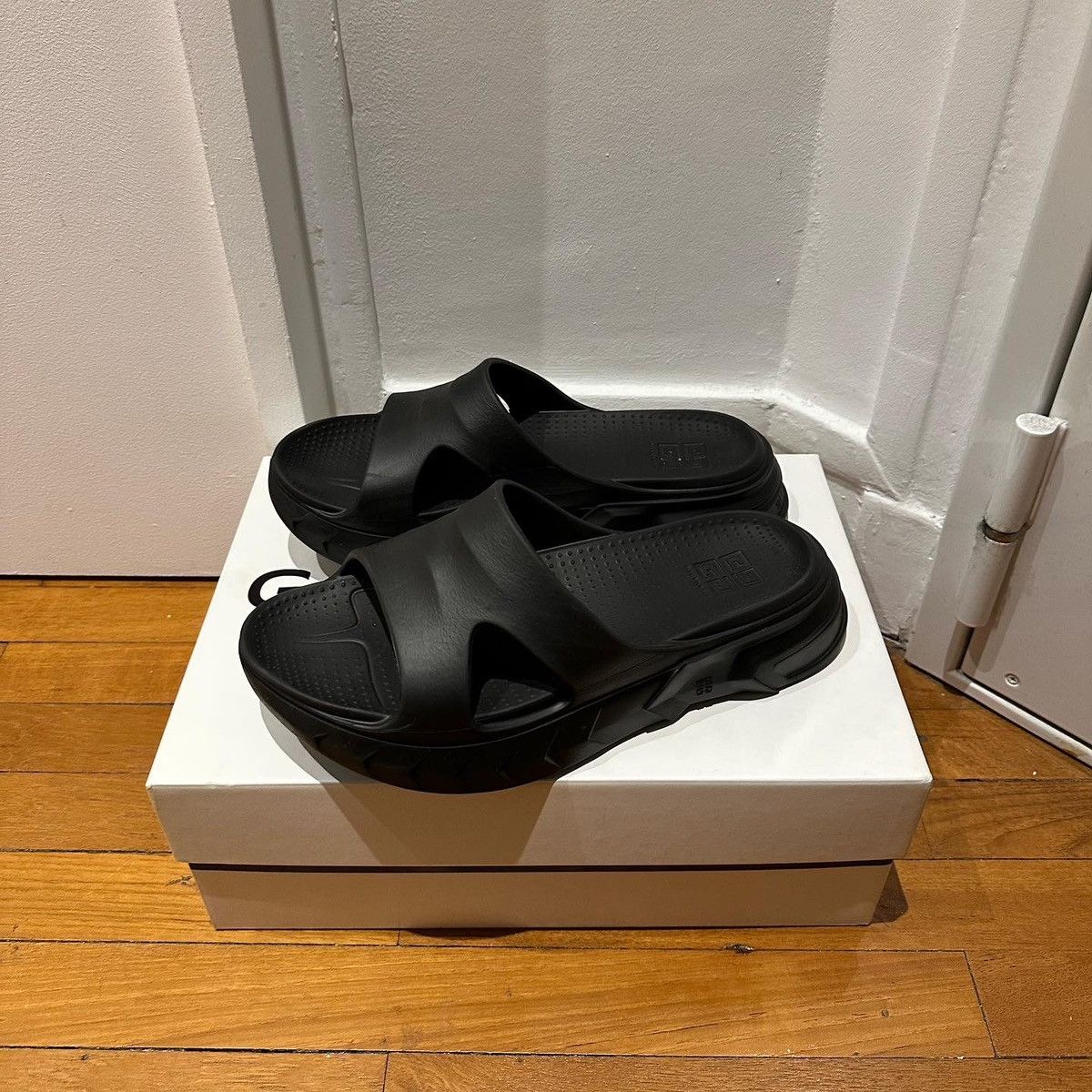 givenchy marshmallow slide