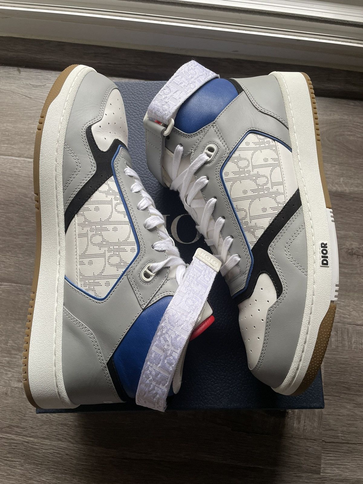 Dior Dior B27 White Oblique Mid Top Sneaker Size US 14 / EU 47 - 1 Thumbnail
