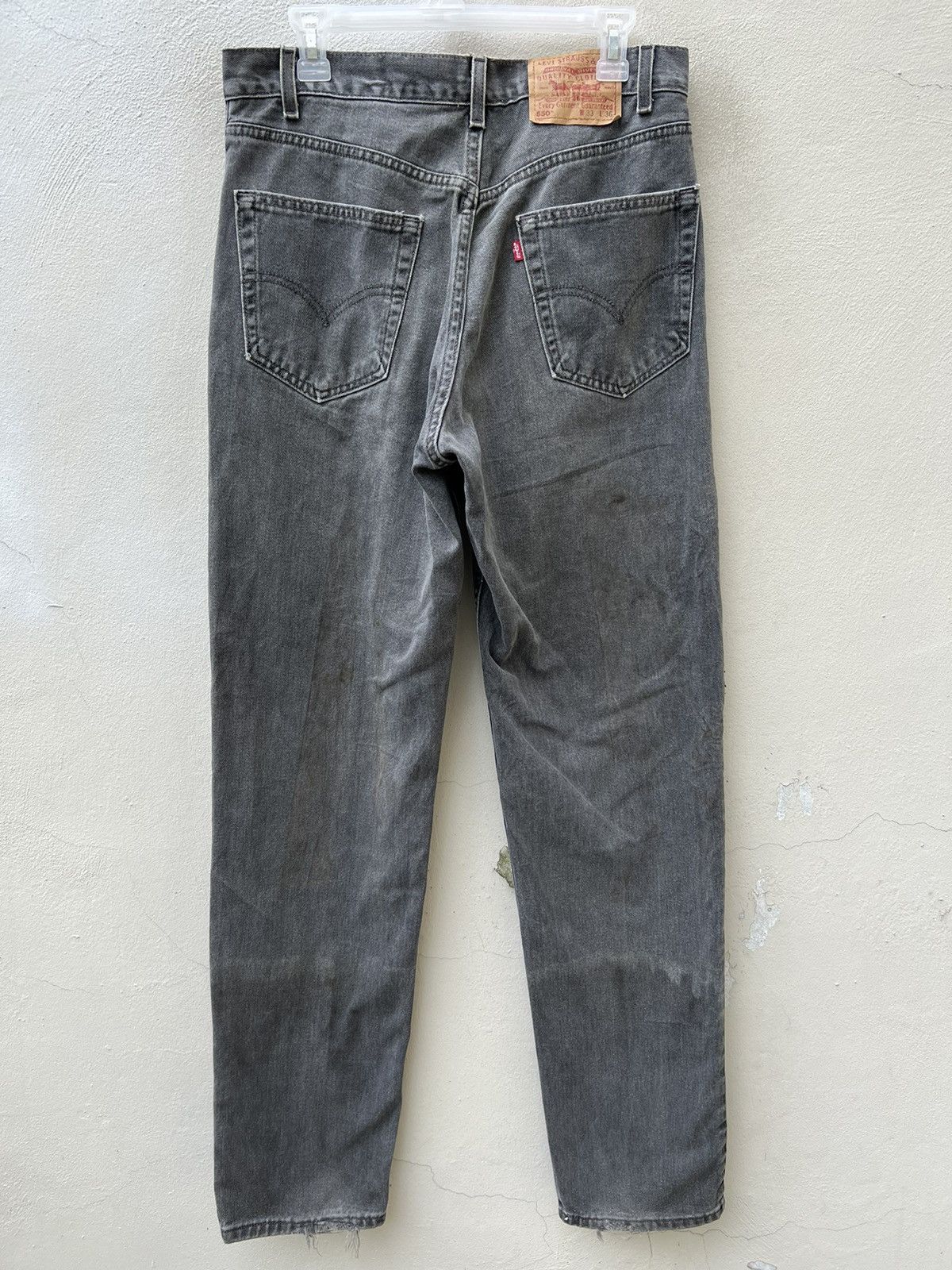 Levi's VTG 2002 Levi’s 550 Dirty Fade Black Denim Relaxed Fit Jeans Size US 32 / EU 48 - 14 Thumbnail
