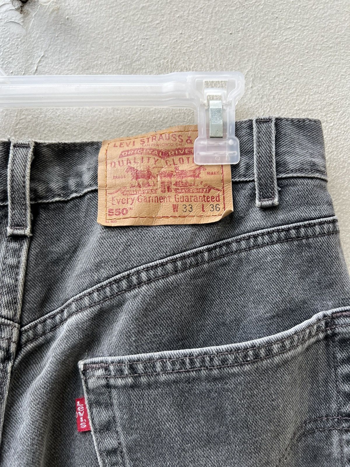Levi's VTG 2002 Levi’s 550 Dirty Fade Black Denim Relaxed Fit Jeans Size US 32 / EU 48 - 19 Thumbnail