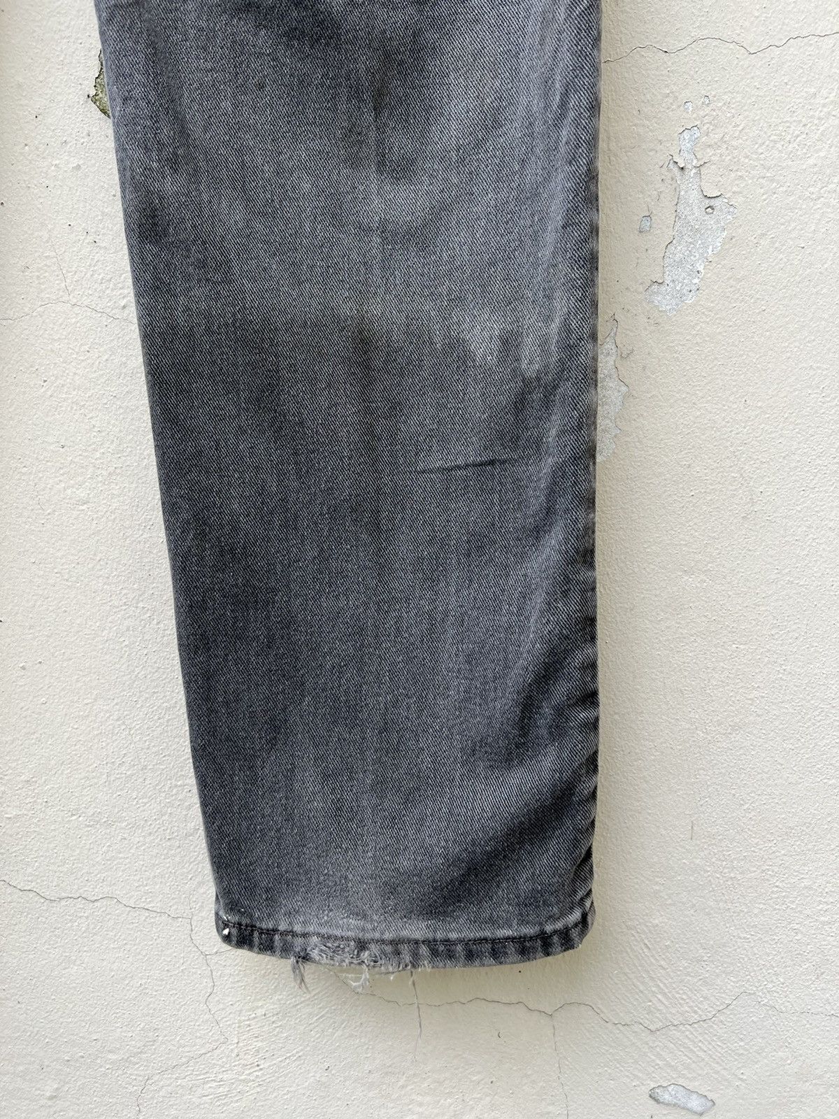 Levi's VTG 2002 Levi’s 550 Dirty Fade Black Denim Relaxed Fit Jeans Size US 32 / EU 48 - 21 Thumbnail