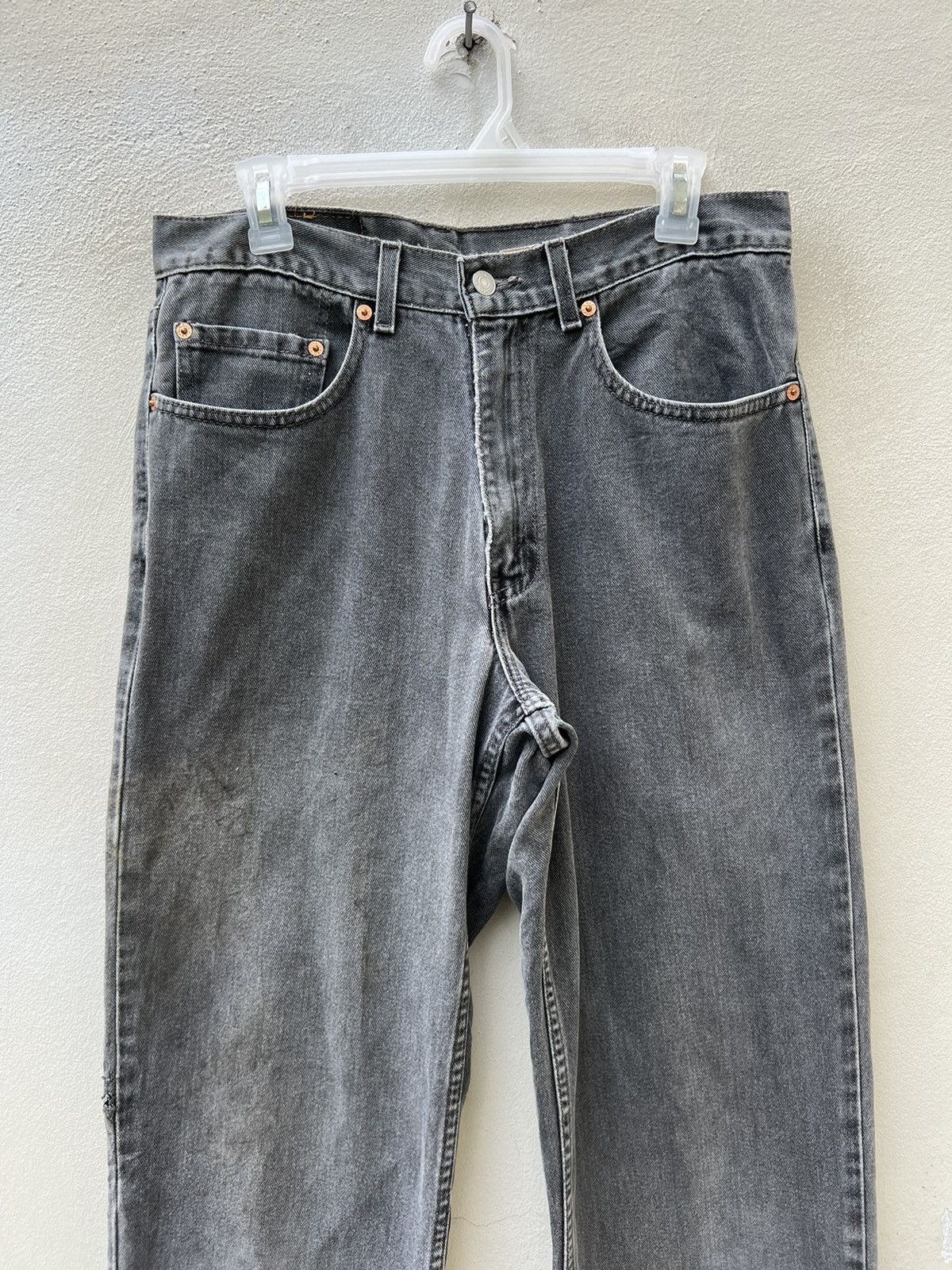 Levi's VTG 2002 Levi’s 550 Dirty Fade Black Denim Relaxed Fit Jeans Size US 32 / EU 48 - 7 Thumbnail