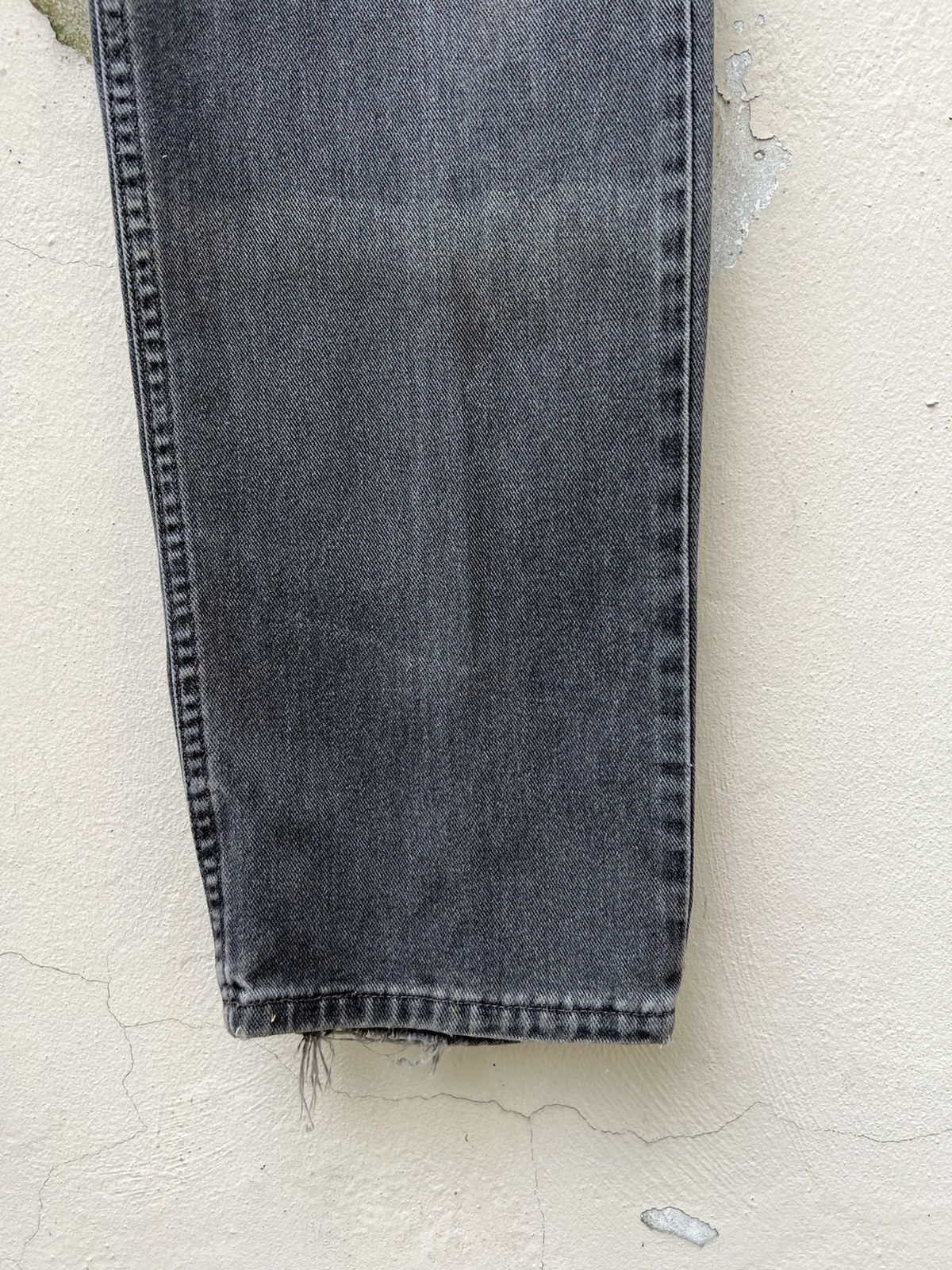Levi's VTG 2002 Levi’s 550 Dirty Fade Black Denim Relaxed Fit Jeans Size US 32 / EU 48 - 13 Thumbnail