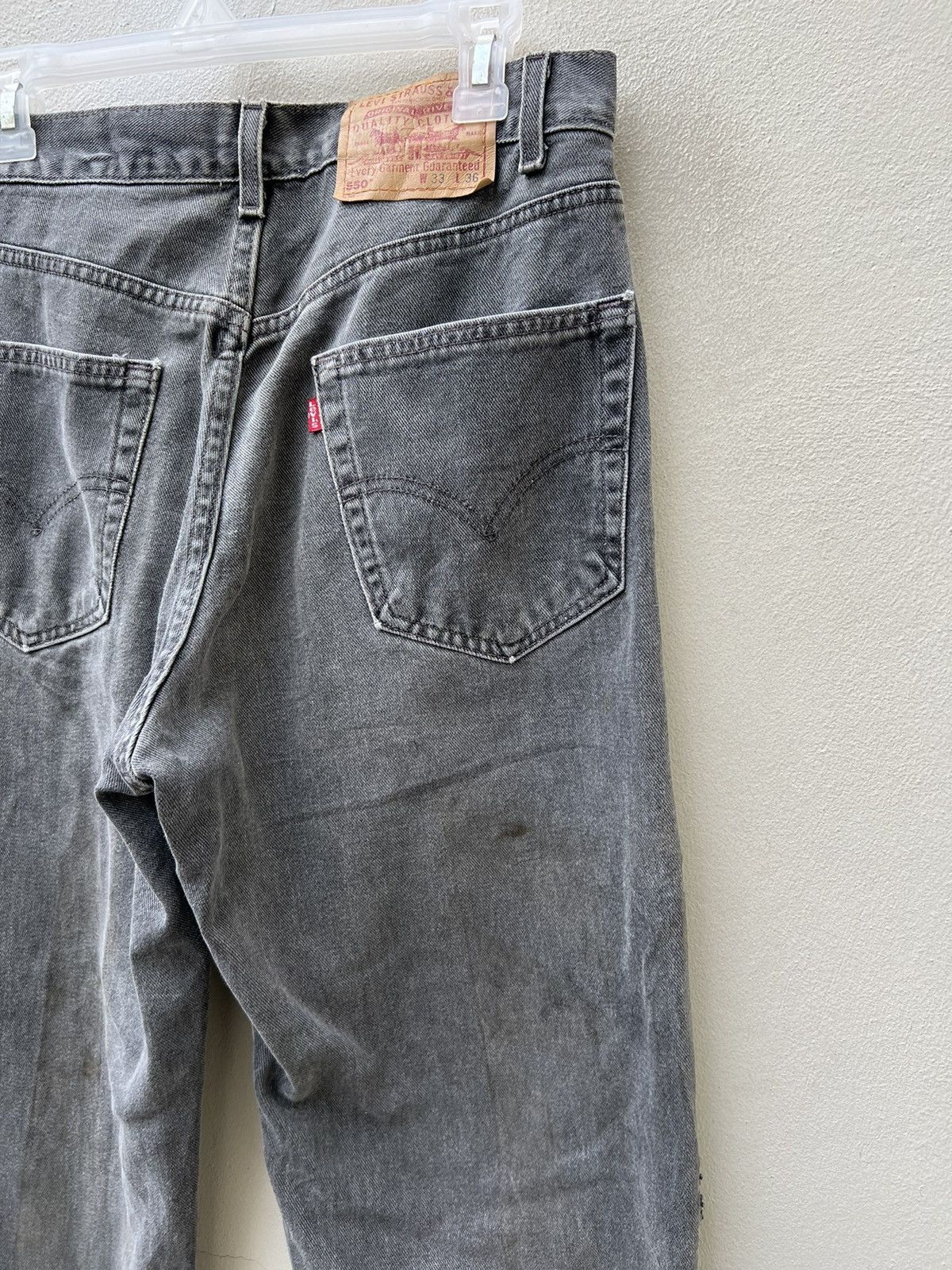 Levi's VTG 2002 Levi’s 550 Dirty Fade Black Denim Relaxed Fit Jeans Size US 32 / EU 48 - 18 Thumbnail