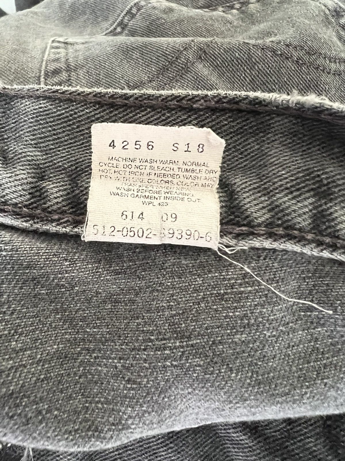 Levi's VTG 2002 Levi’s 550 Dirty Fade Black Denim Relaxed Fit Jeans Size US 32 / EU 48 - 23 Thumbnail