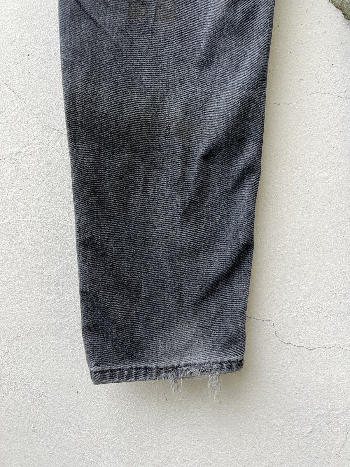 Levi's VTG 2002 Levi’s 550 Dirty Fade Black Denim Relaxed Fit Jeans Size US 32 / EU 48 - 17 Thumbnail