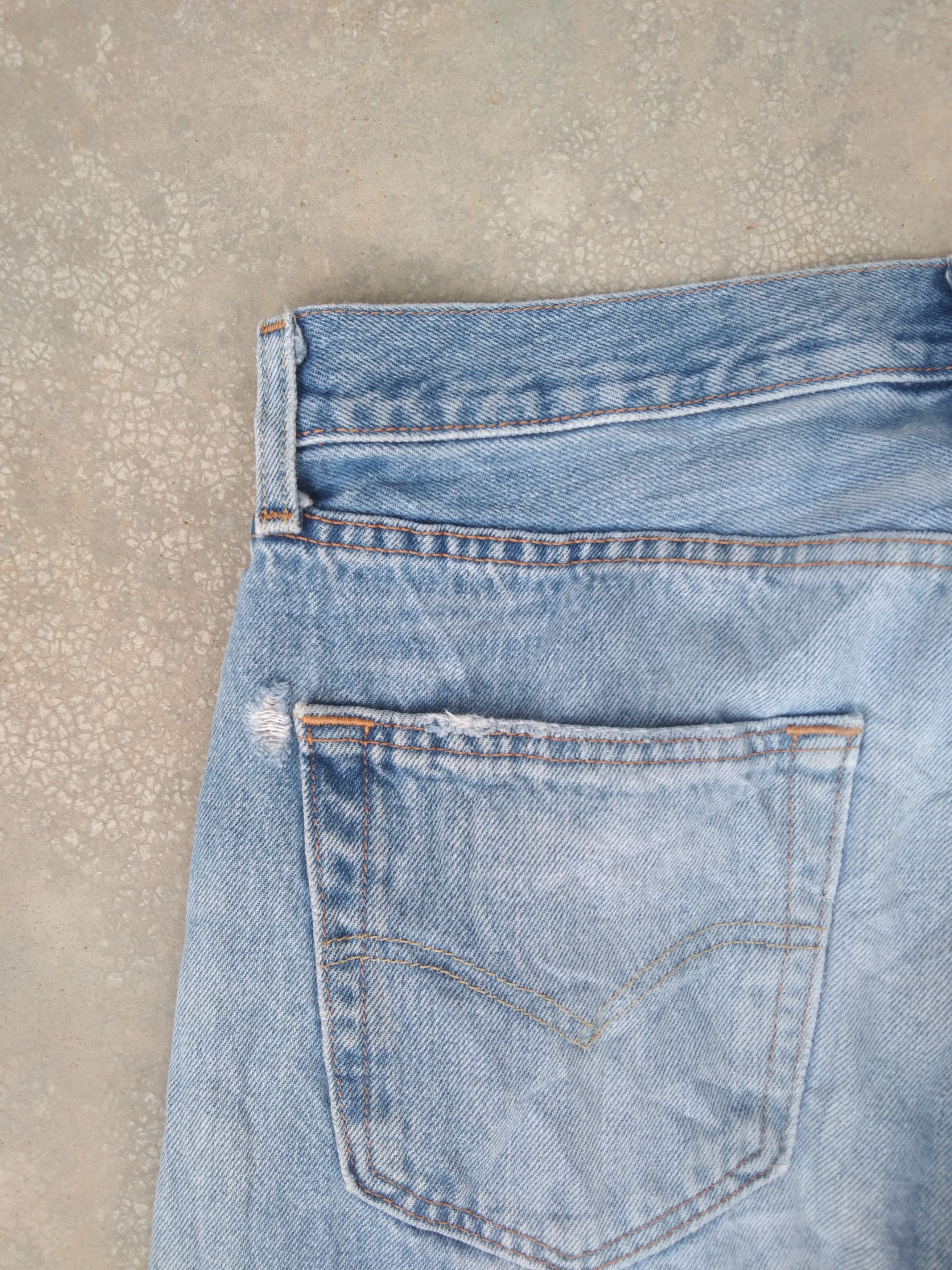 Levi's × Vintage Vintage Levis 501 Light Wash Distressed Jeans 32x30 Size US 32 / EU 48 - 4 Thumbnail