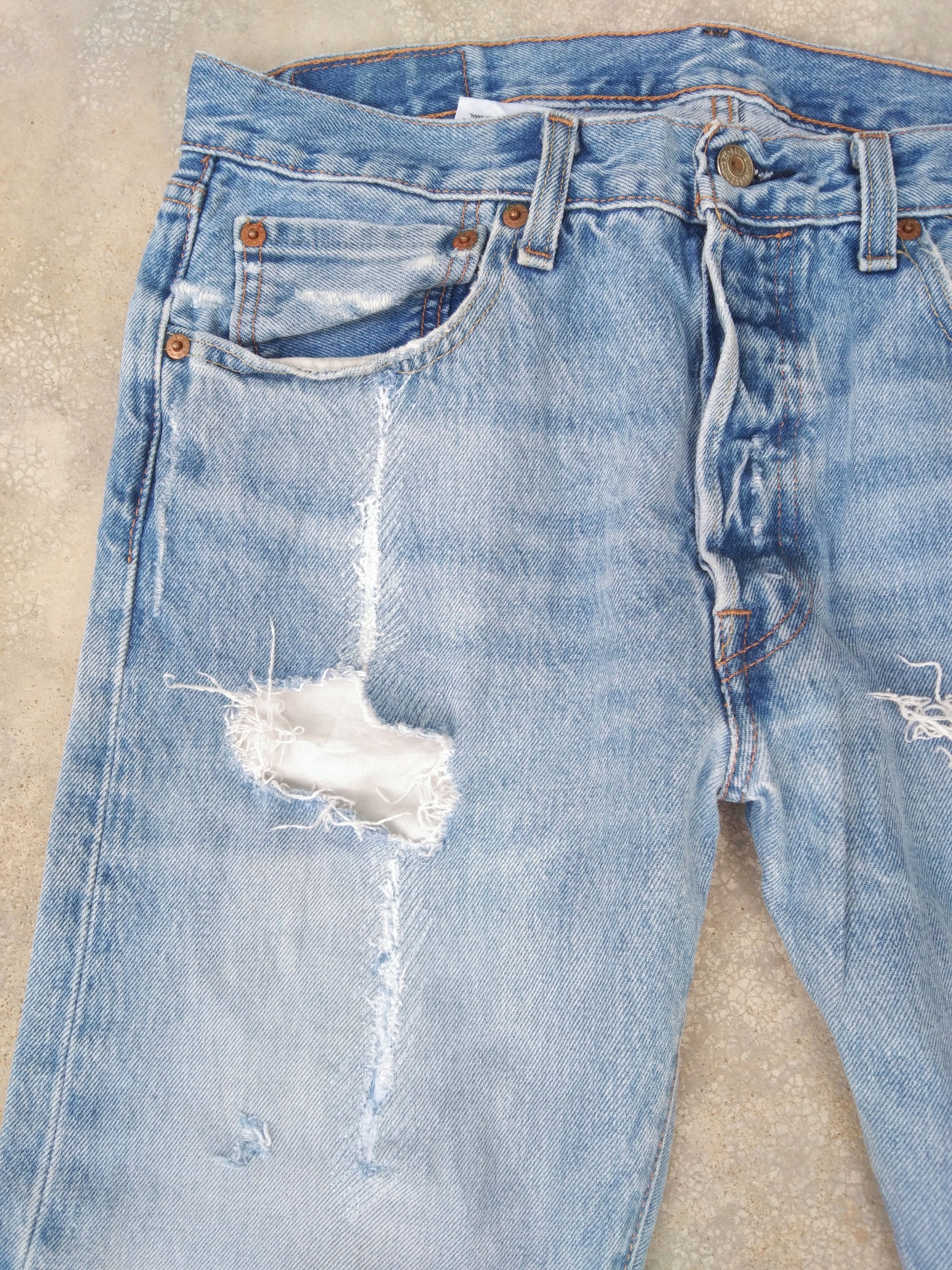 Levi's × Vintage Vintage Levis 501 Light Wash Distressed Jeans 32x30 Size US 32 / EU 48 - 6 Thumbnail
