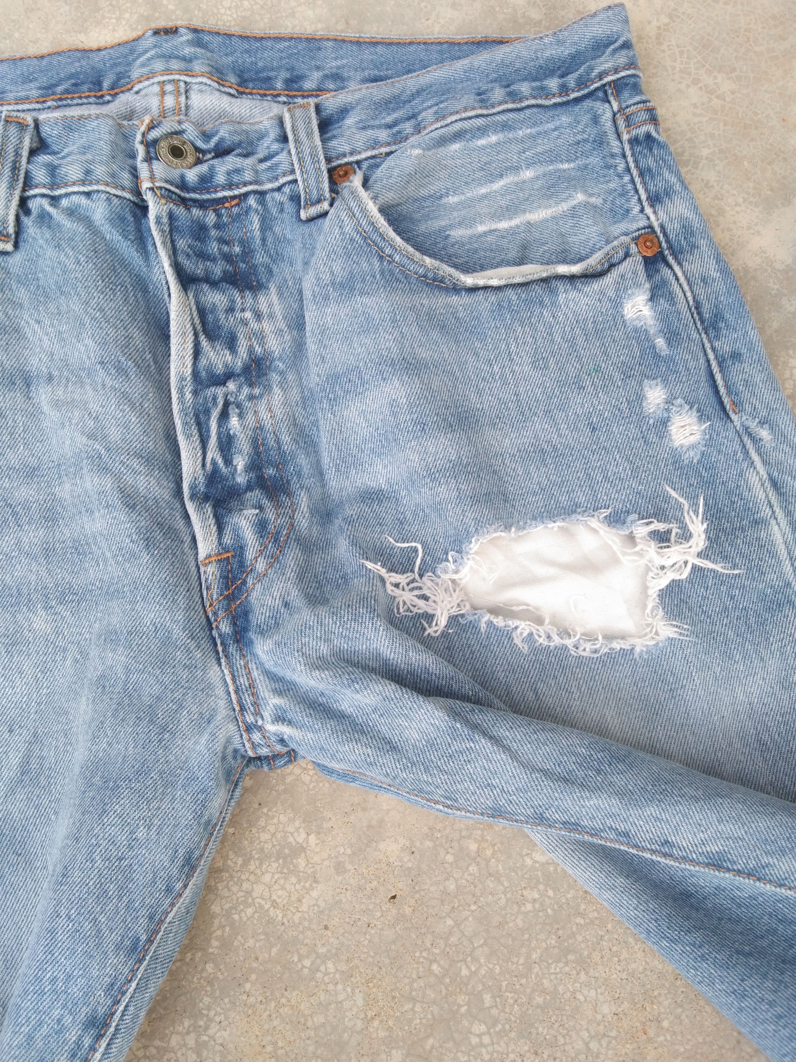 Levi's × Vintage Vintage Levis 501 Light Wash Distressed Jeans 32x30 Size US 32 / EU 48 - 5 Thumbnail