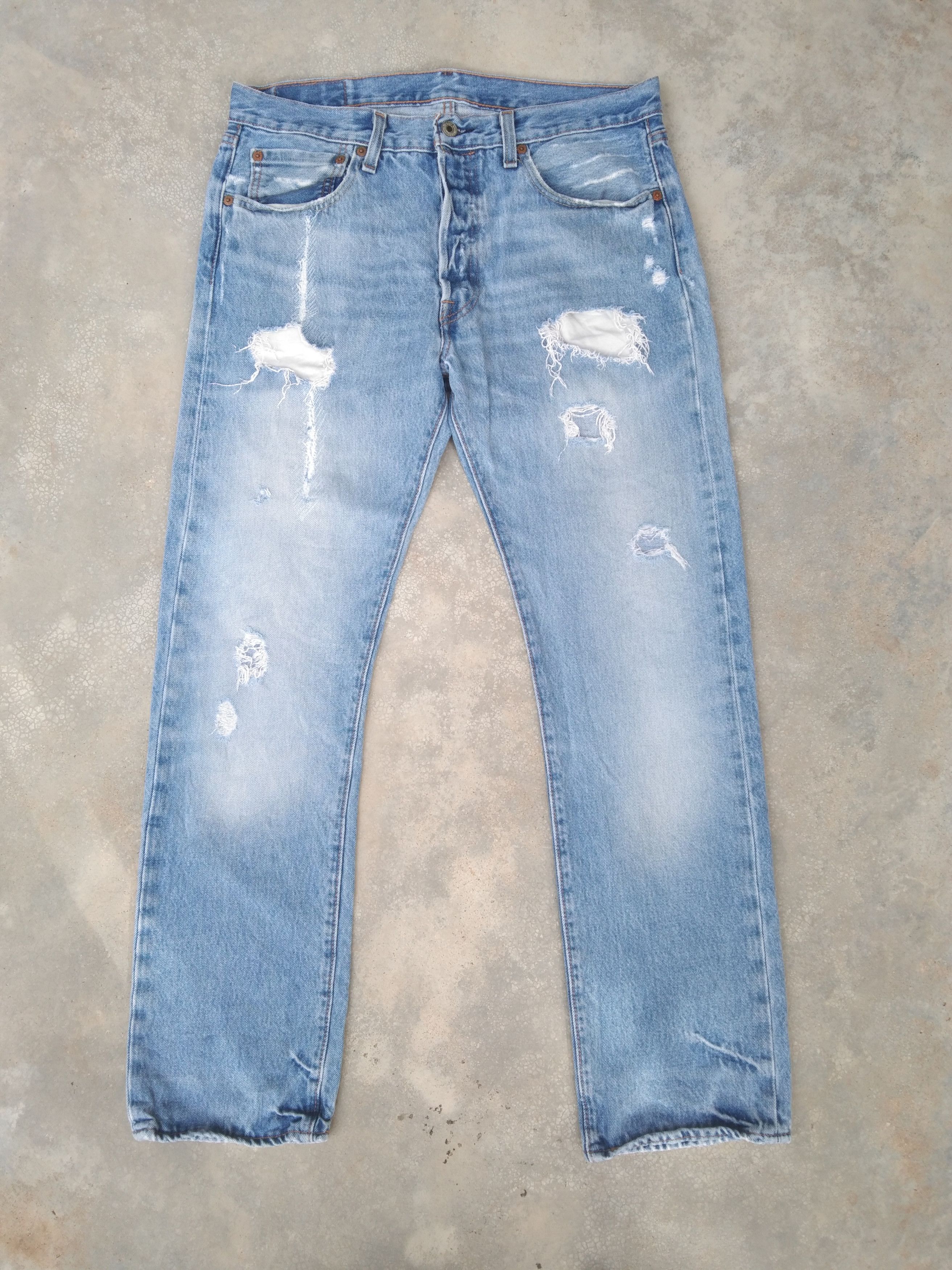 Levi's × Vintage Vintage Levis 501 Light Wash Distressed Jeans 32x30 Size US 32 / EU 48 - 1 Thumbnail