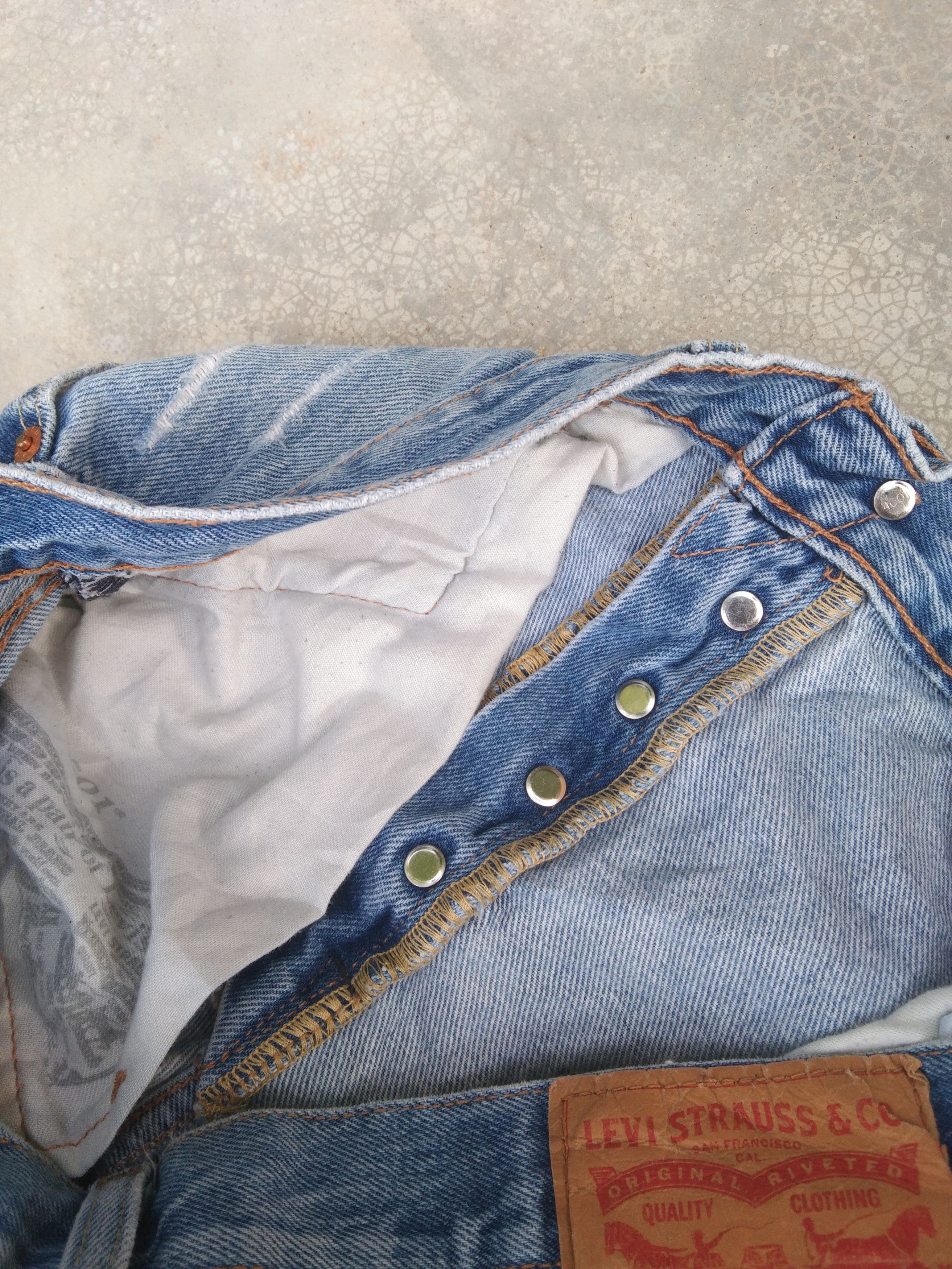 Levi's × Vintage Vintage Levis 501 Light Wash Distressed Jeans 32x30 Size US 32 / EU 48 - 8 Thumbnail