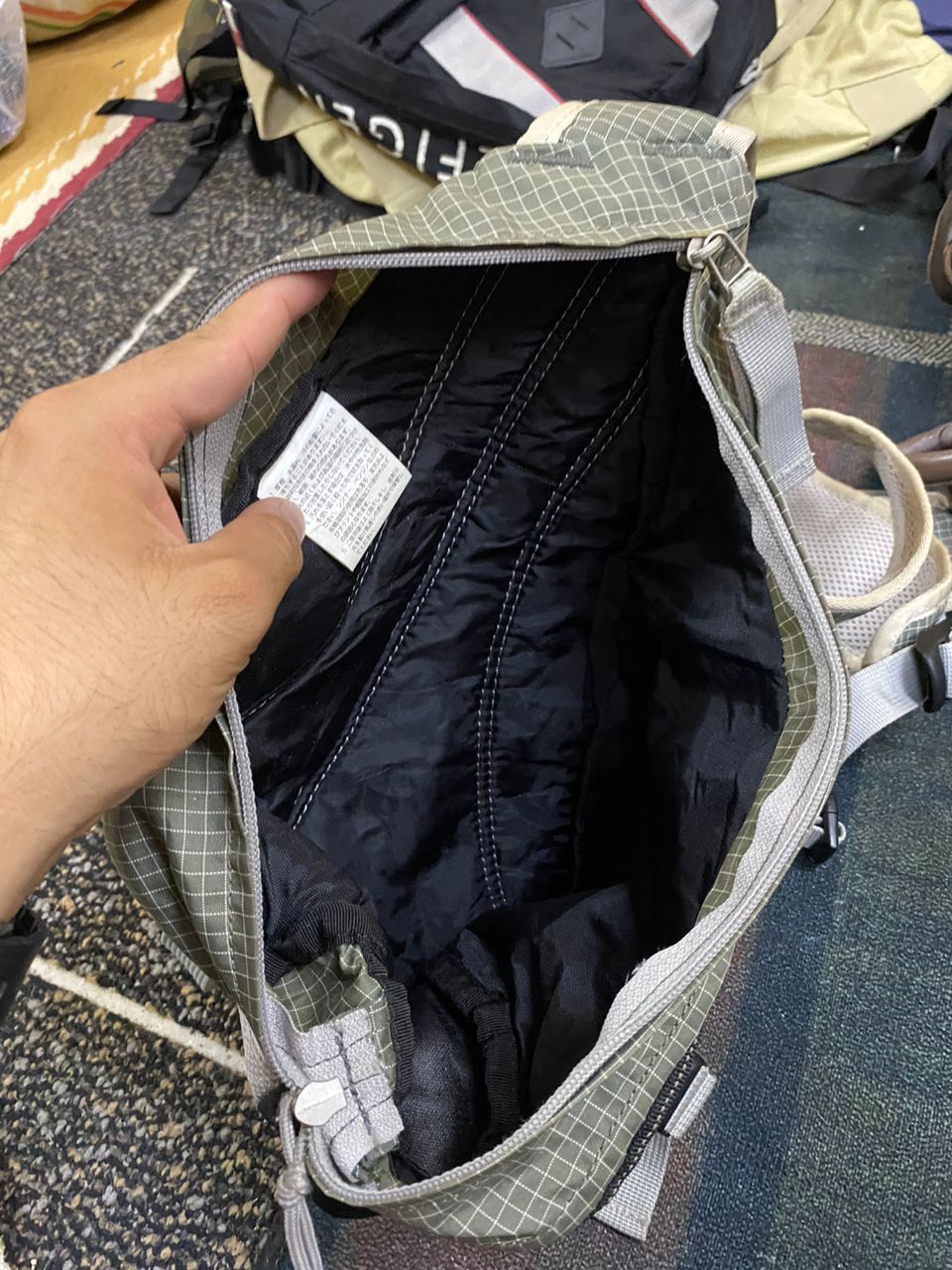 Coleman × Designer Steals💥 Coleman Triangle crossbody bag Size ONE SIZE - 5 Thumbnail