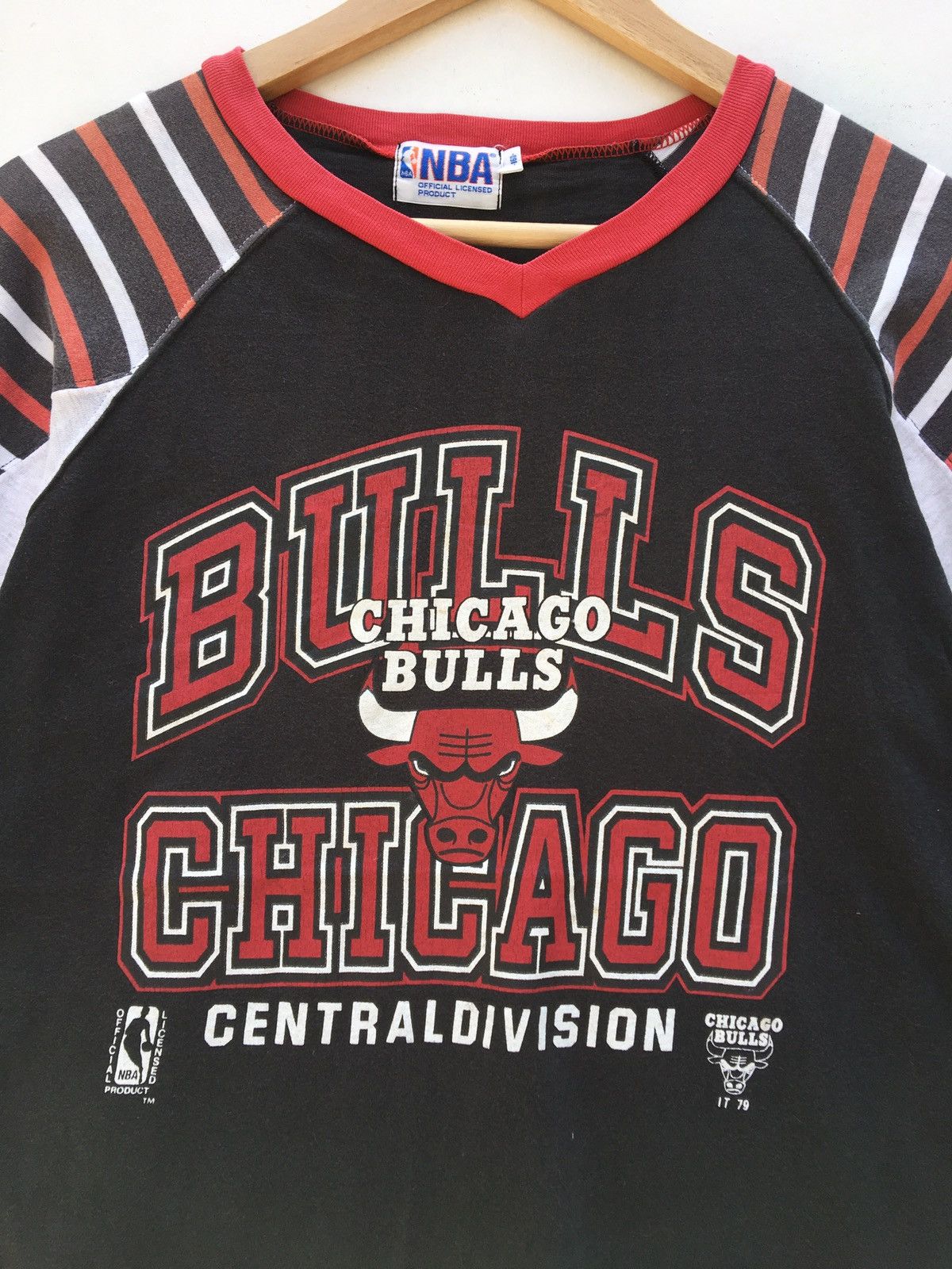 NBA Vintage 90s Chicago Bulls NBA Logo Tshirt Size US S / EU 44-46 / 1 - 4 Thumbnail