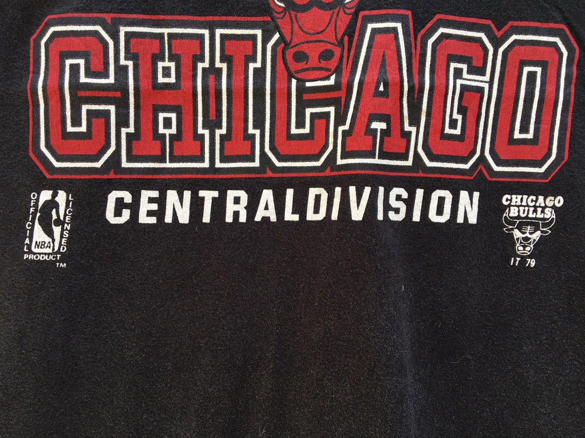 NBA Vintage 90s Chicago Bulls NBA Logo Tshirt Size US S / EU 44-46 / 1 - 7 Thumbnail