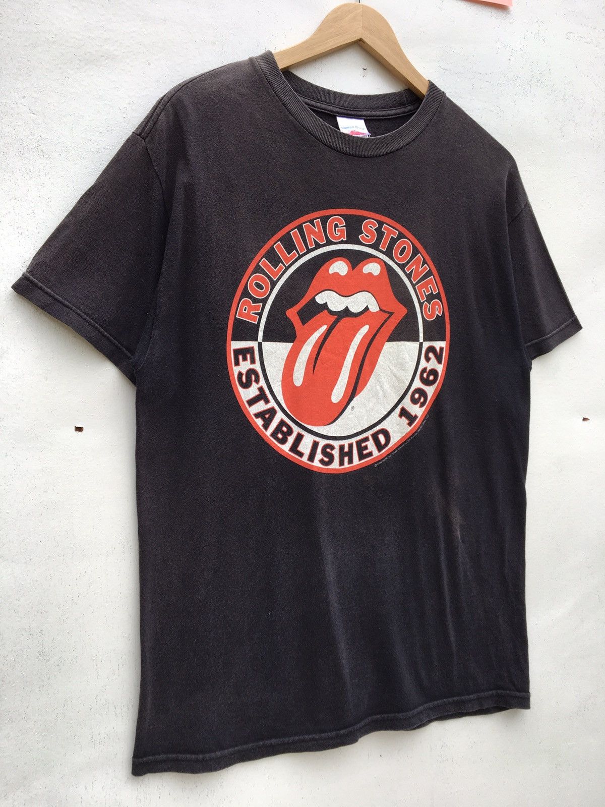 Band Tees Vintage The Rolling Stones 2006 Withstand Social Issues Tee Size US M / EU 48-50 / 2 - 3 Thumbnail