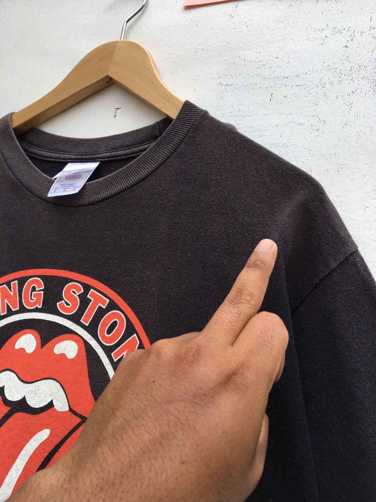 Band Tees Vintage The Rolling Stones 2006 Withstand Social Issues Tee Size US M / EU 48-50 / 2 - 15 Thumbnail