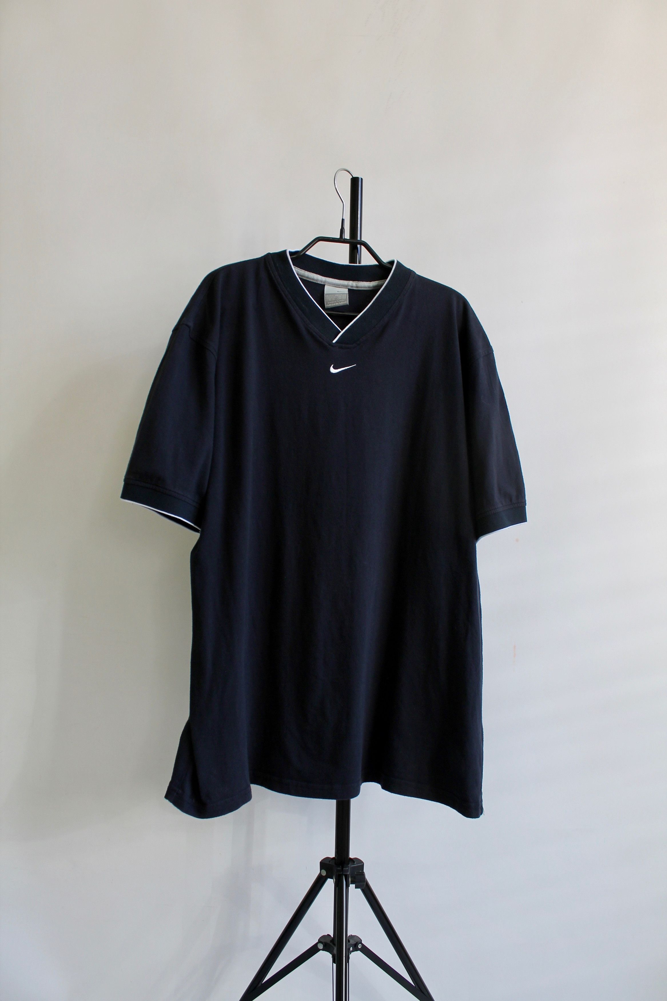Nike 90's NIKE V neck Swoosh T Shirt Navy blue XL Size US XL / EU 56 / 4 - 5 Thumbnail