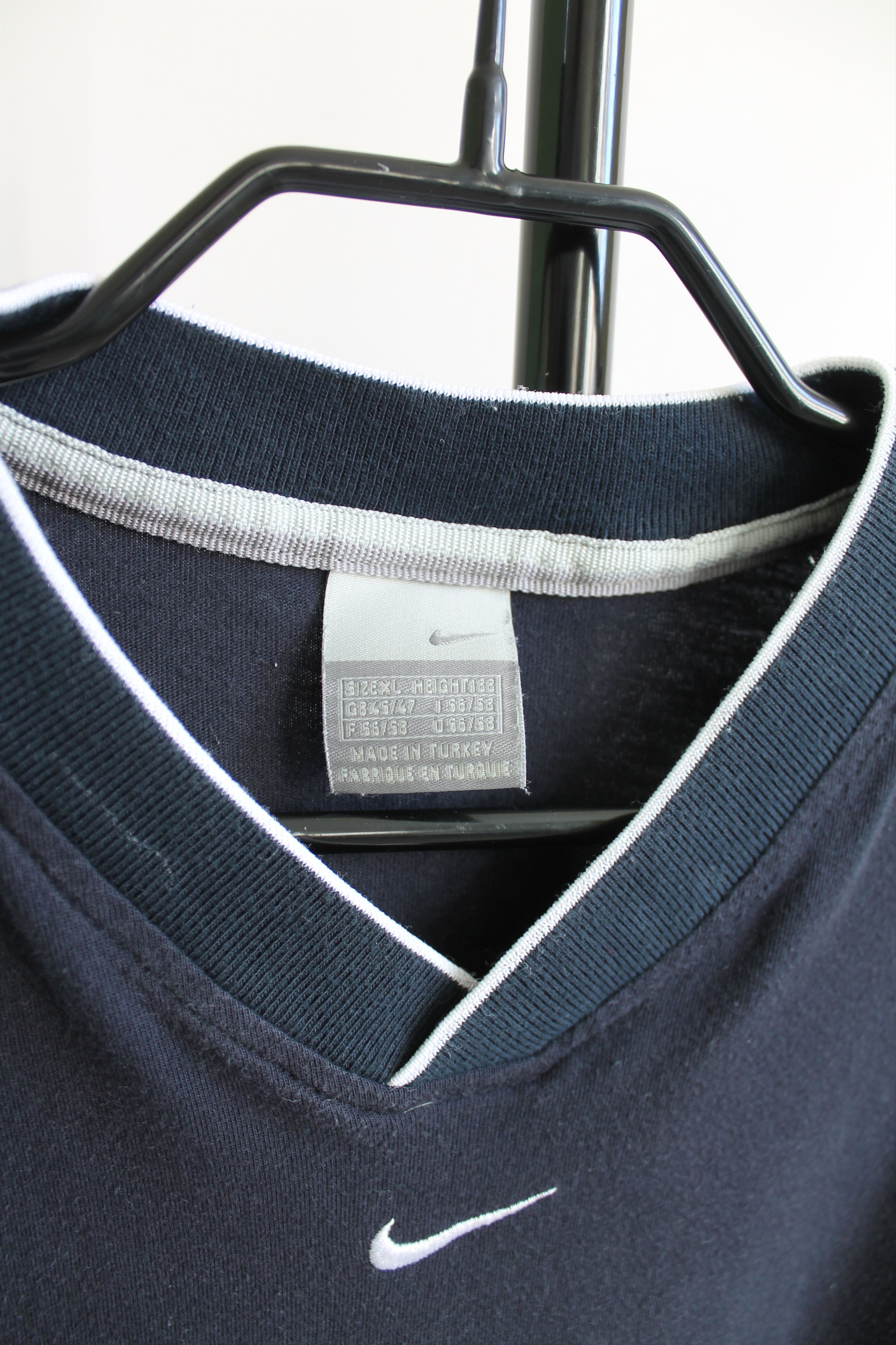Nike 90's NIKE V neck Swoosh T Shirt Navy blue XL Size US XL / EU 56 / 4 - 7 Thumbnail
