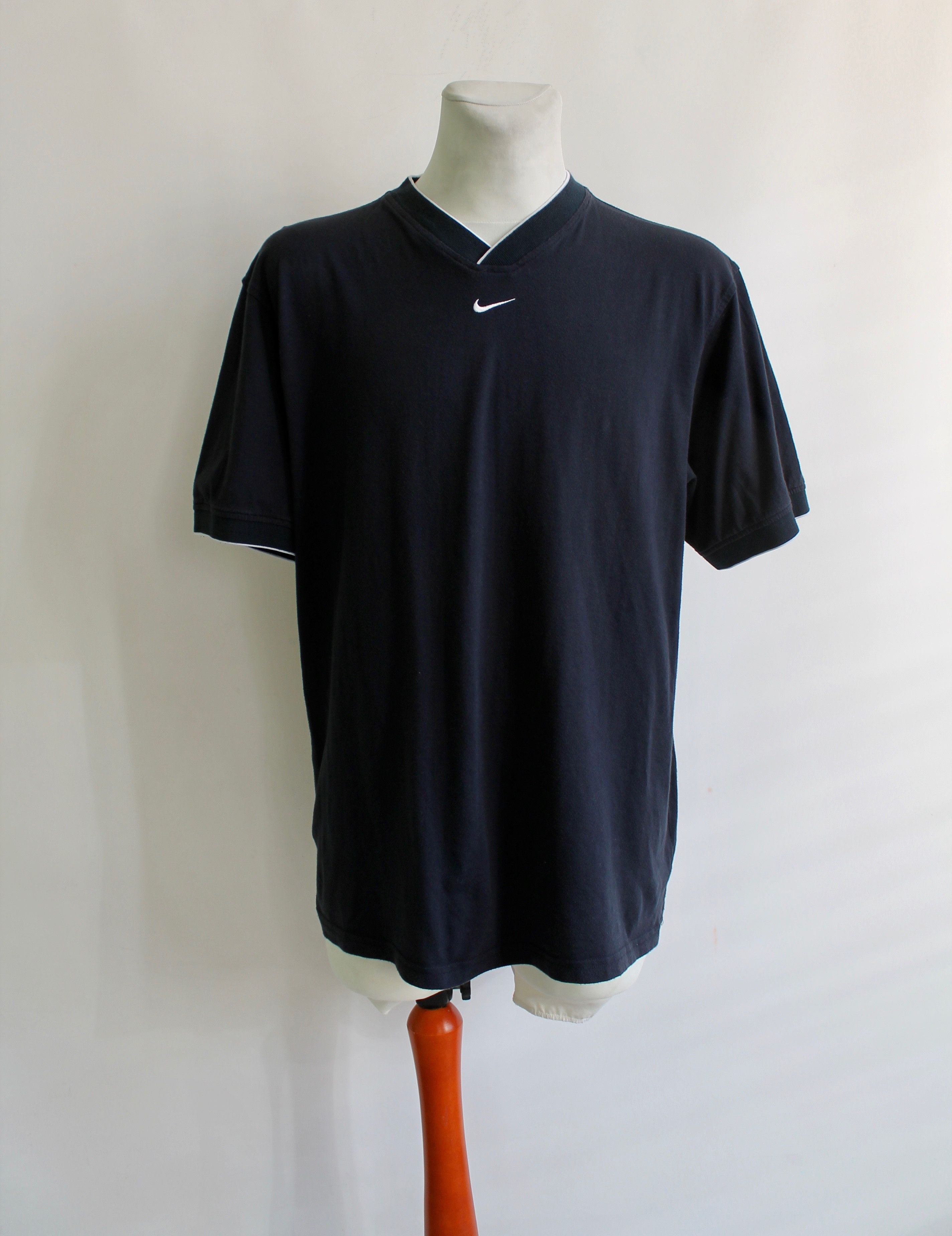 Nike 90's NIKE V neck Swoosh T Shirt Navy blue XL Size US XL / EU 56 / 4 - 2 Thumbnail