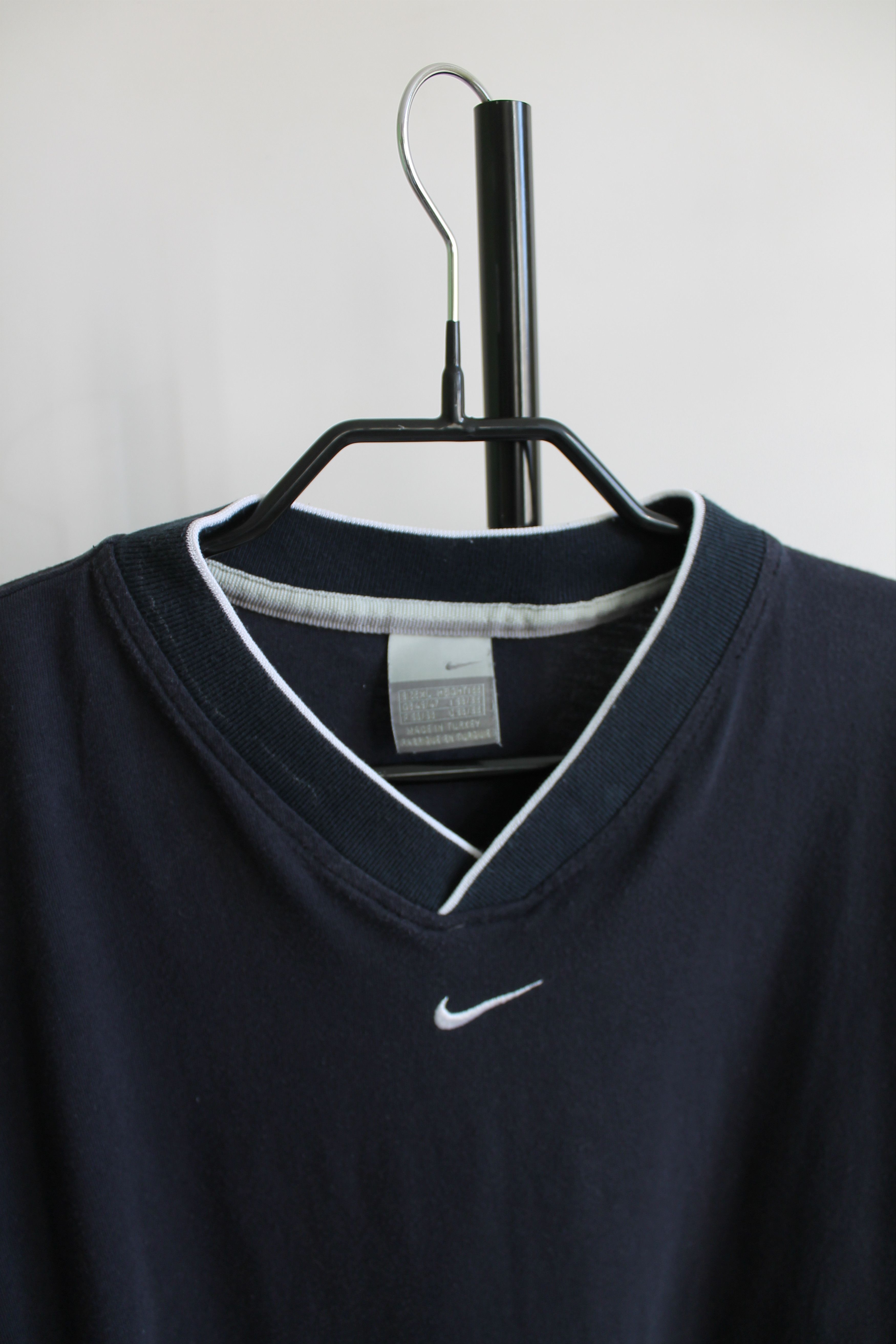 Nike 90's NIKE V neck Swoosh T Shirt Navy blue XL Size US XL / EU 56 / 4 - 6 Thumbnail