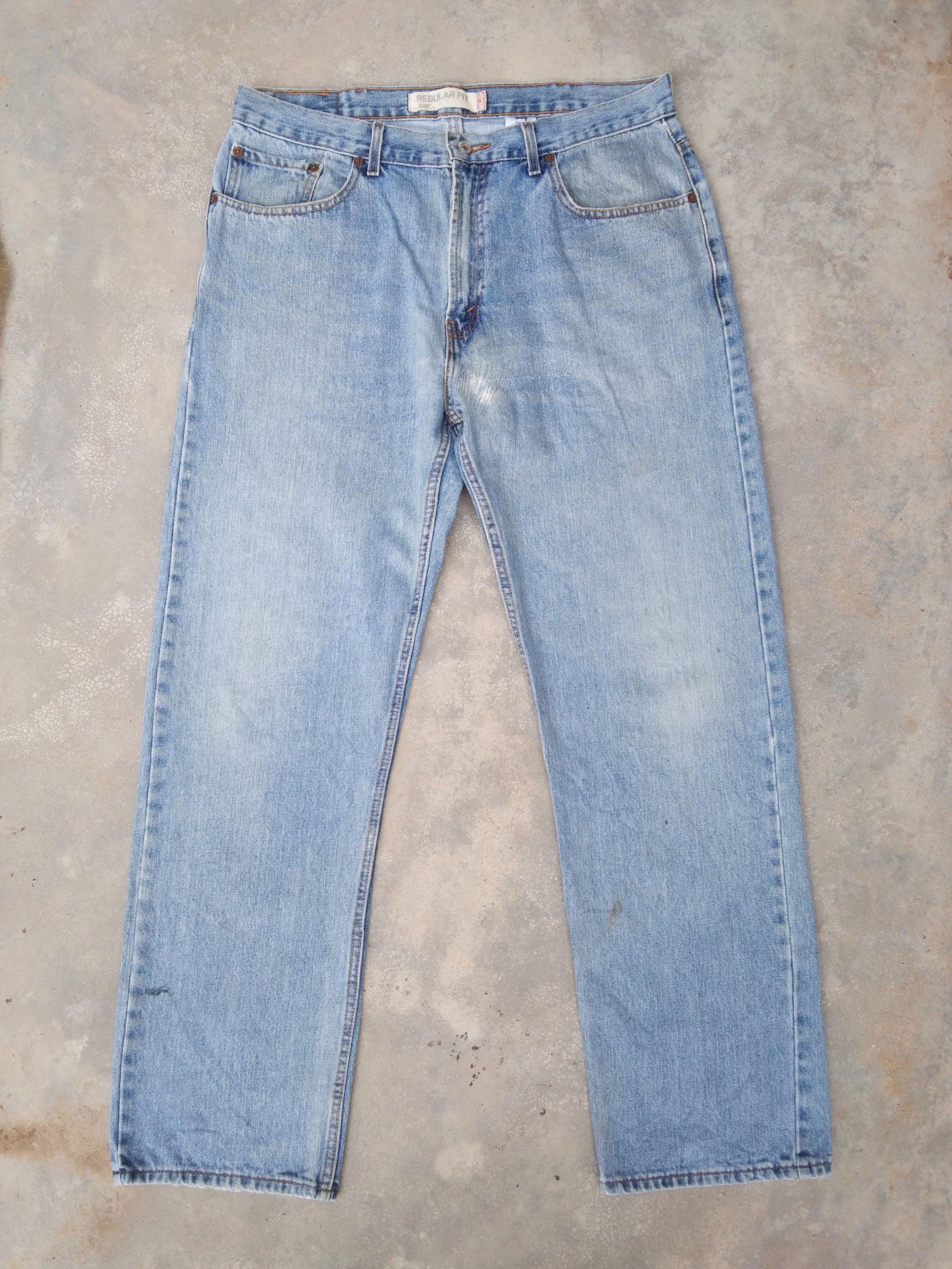 image of Vintage Levi's Jeans 505 Regular Distressed Denim 38X32 in Blue, Men's