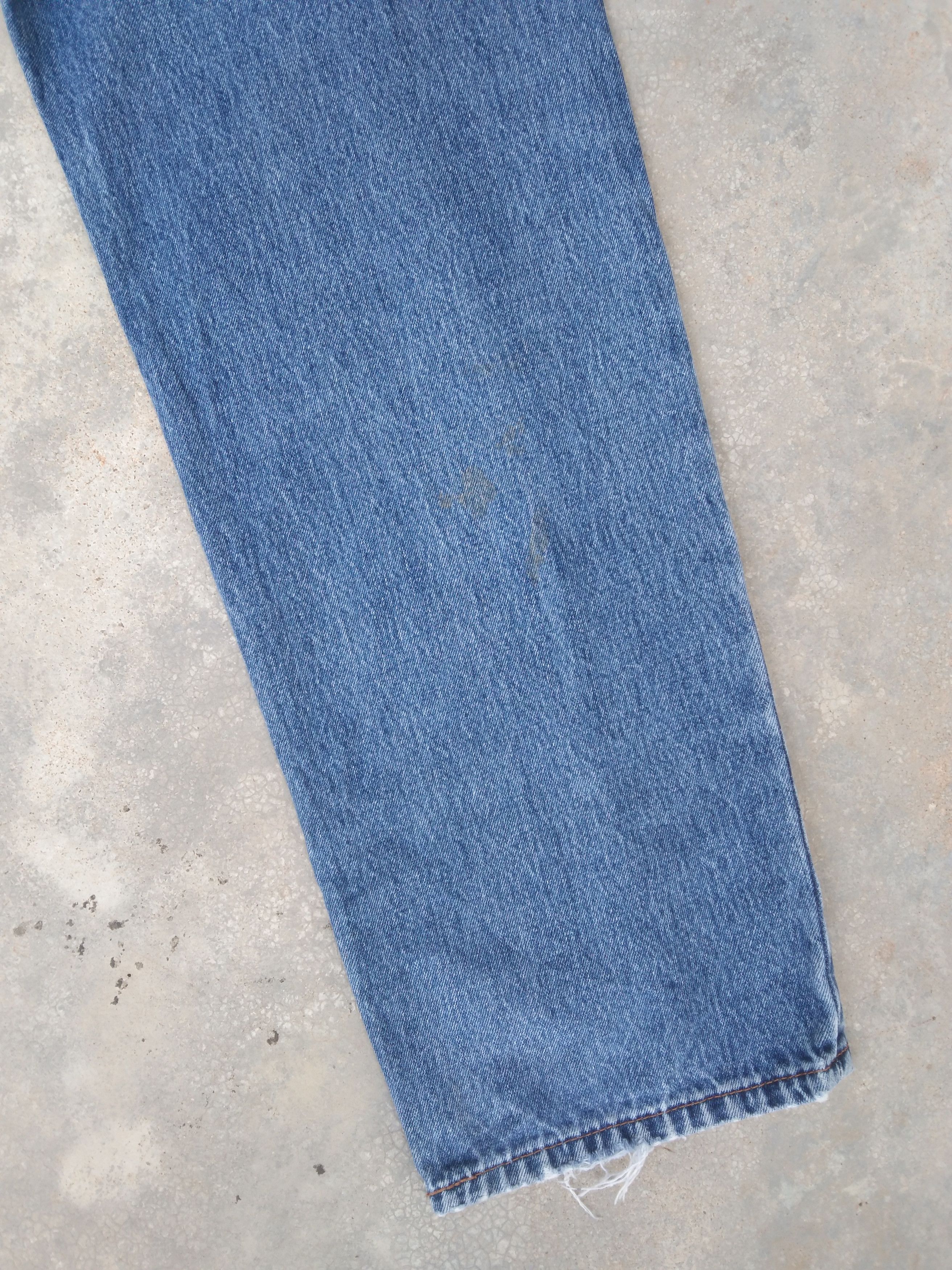 Levi's Vintage Levi's Jeans 550 Light Blue Denim 36x32 Size US 36 / EU 52 - 4 Thumbnail