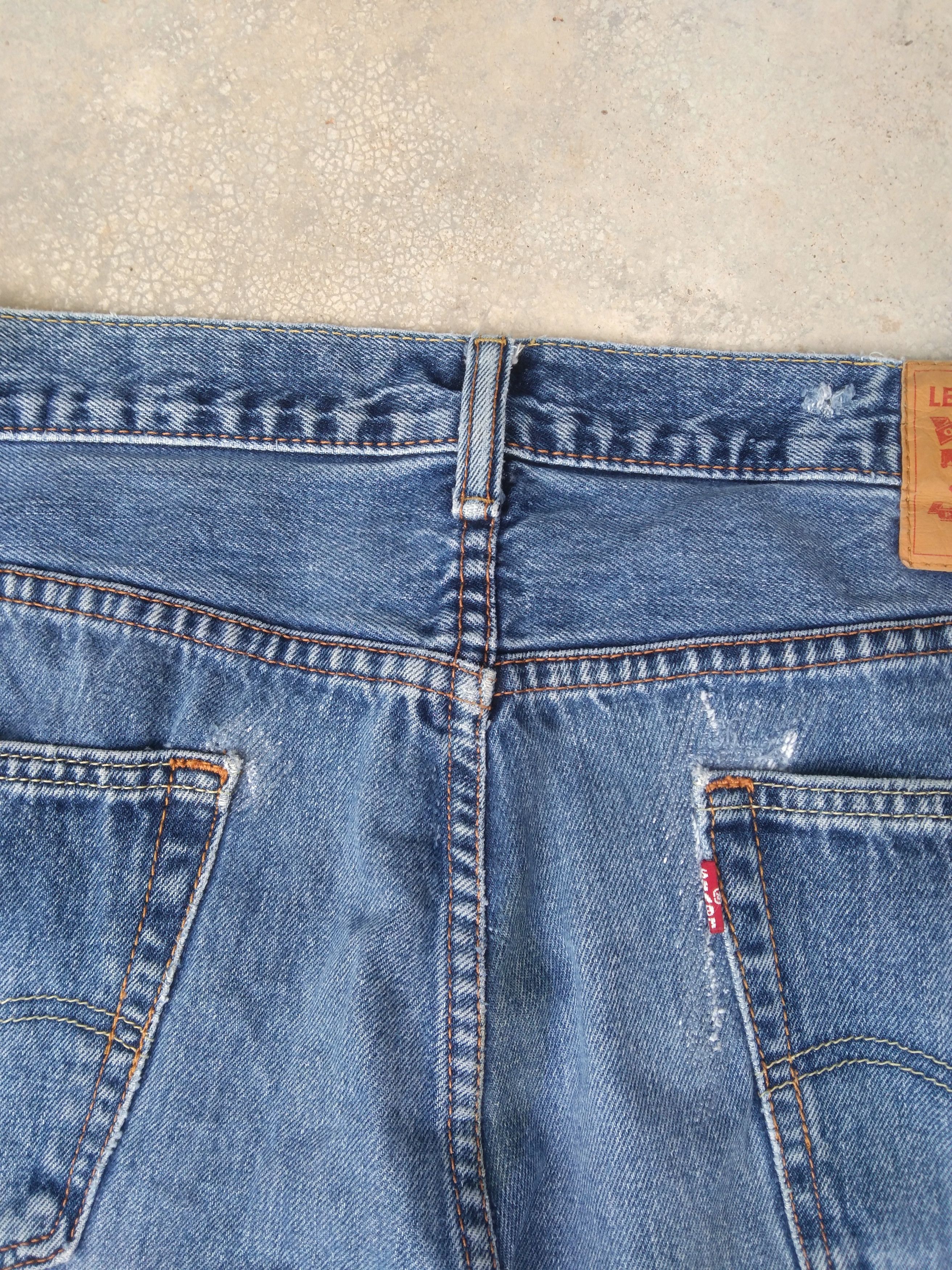 Levi's Vintage Levi's Jeans 550 Light Blue Denim 36x32 Size US 36 / EU 52 - 5 Thumbnail