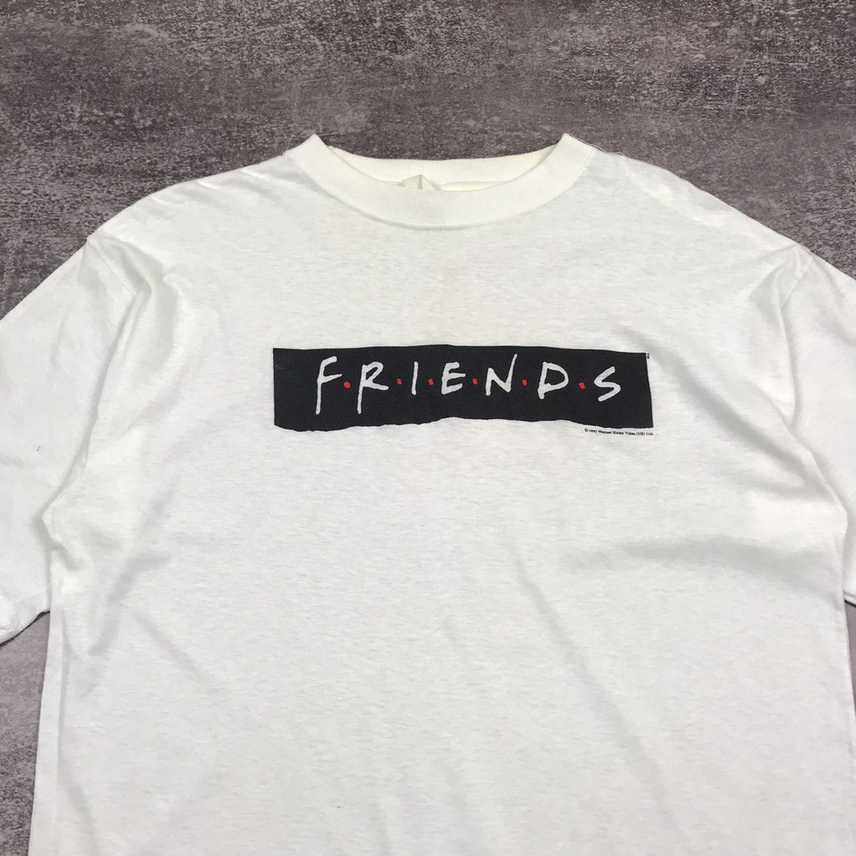 Vintage Vintage 1997 Warner Home Video Friends Tee Size US XL / EU 56 / 4 - 5 Thumbnail